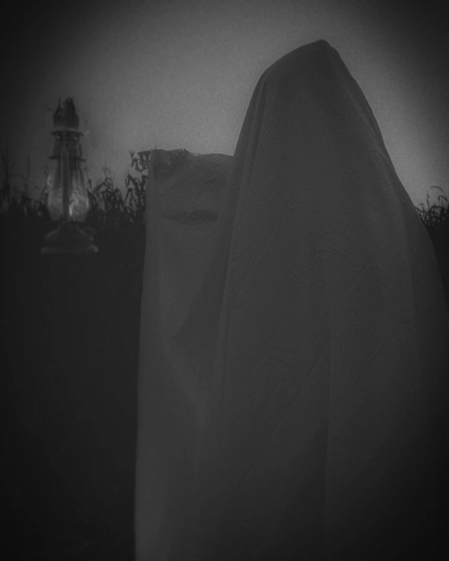 Day 26 of 31!! Thanks to @annalisacosner for helping out!
Another good ghostie one.
I also do portrait sessions which I will be posting some sample after my 31 day challenge, but you can also see some of my work at DBNJPhoto.com!
#amateurphotogra