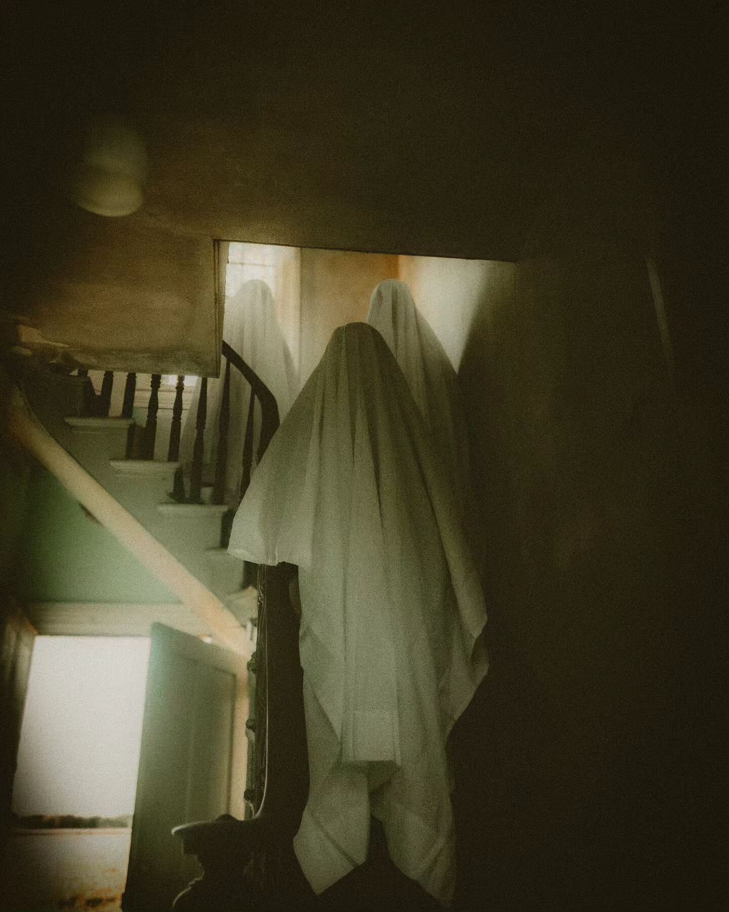 Day 28 of 31!! Thanks to @austin_m7680 @angelaleason @kal.kyber for helping out!
More ghosties but in color.
I also do portrait sessions, if you want to book a session with me, my information is on here as well as DBNJPhoto.com!
#amateurphotograp