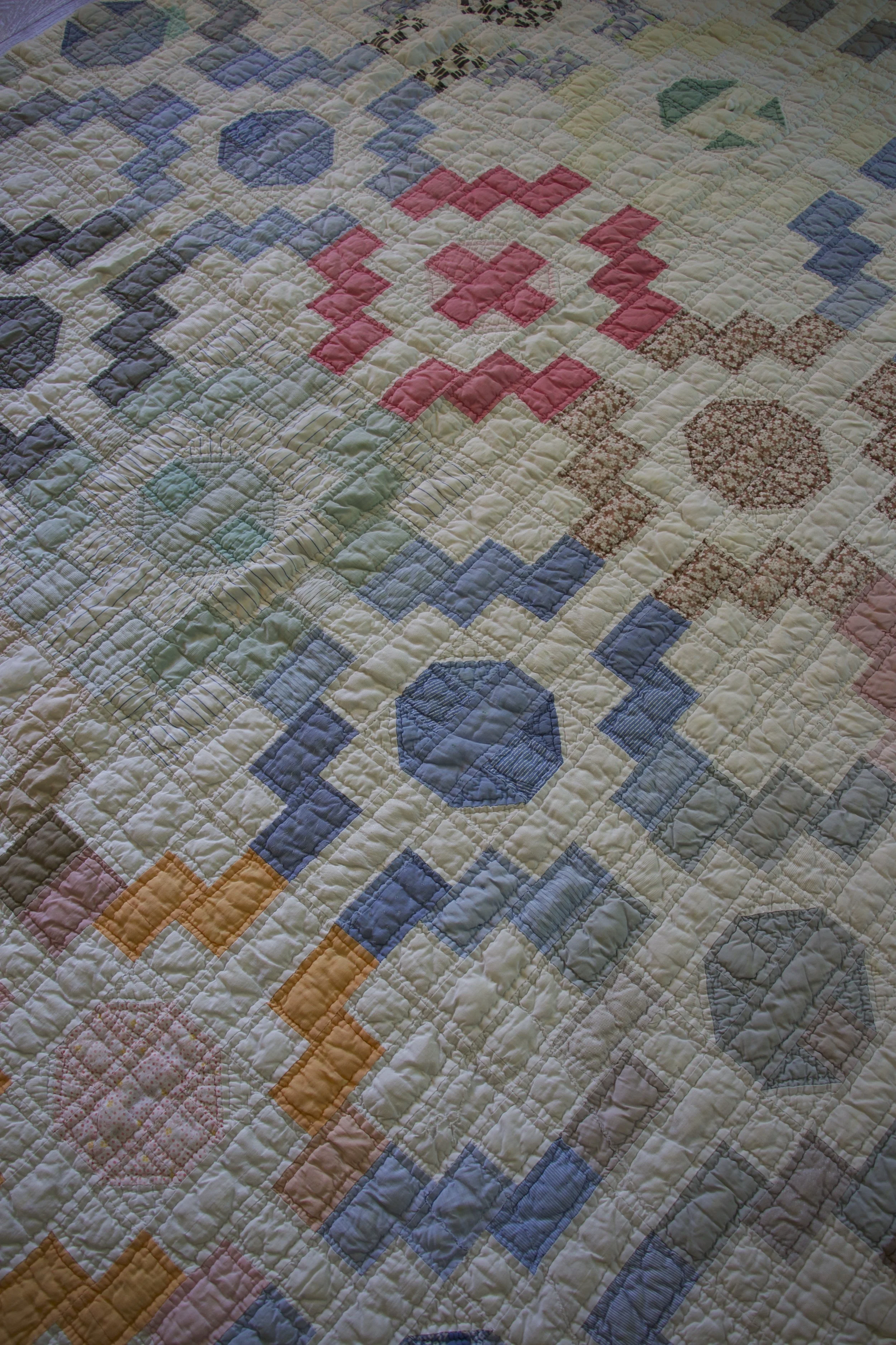 Geometric/Octagon Patchwork Heirloom Quilt Circa 1930-1940