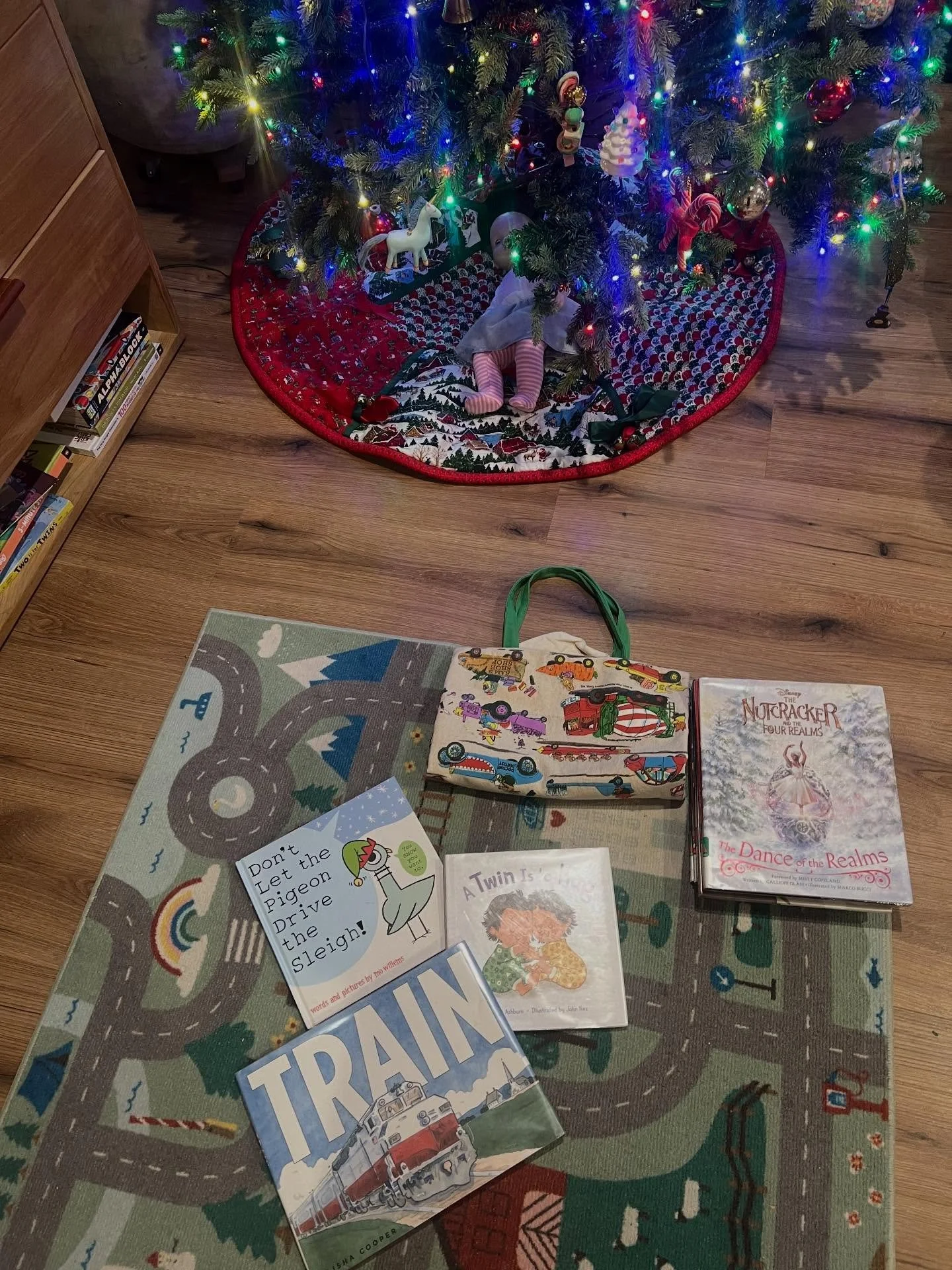 Wednesday we had an outing the Austin&rsquo;s stellar downtown library. W came home with a lovely train book, S was excited about the sparkles in the Nutcracker storybook, and all of us enjoyed the stack of Christmas books their mom gathered. Oh, and