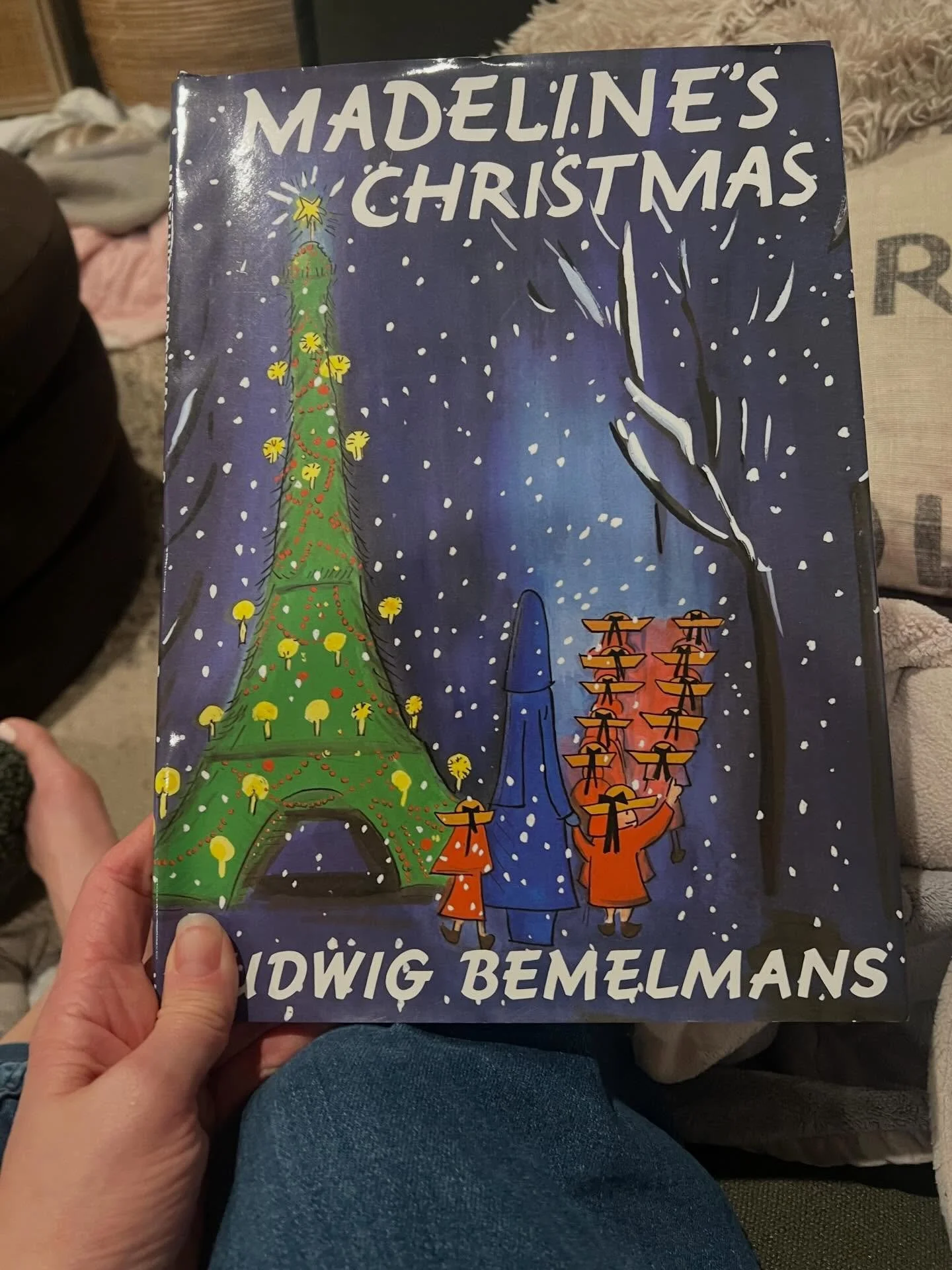 A few fun Christmas reads for two sweet sick, twins getting over a virus.🦠 

#wednesdayswithamma #tiptwins
