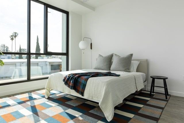 Spacious, light-filled rooms with all the fixtures and finishes you love. That's your new flat at 918. ⁠
⁠
We have a space ready for you. Pre-leasing is open now and we'll be move-in ready in June. ⁠
⁠
Follow the link in our bio to see what's availab