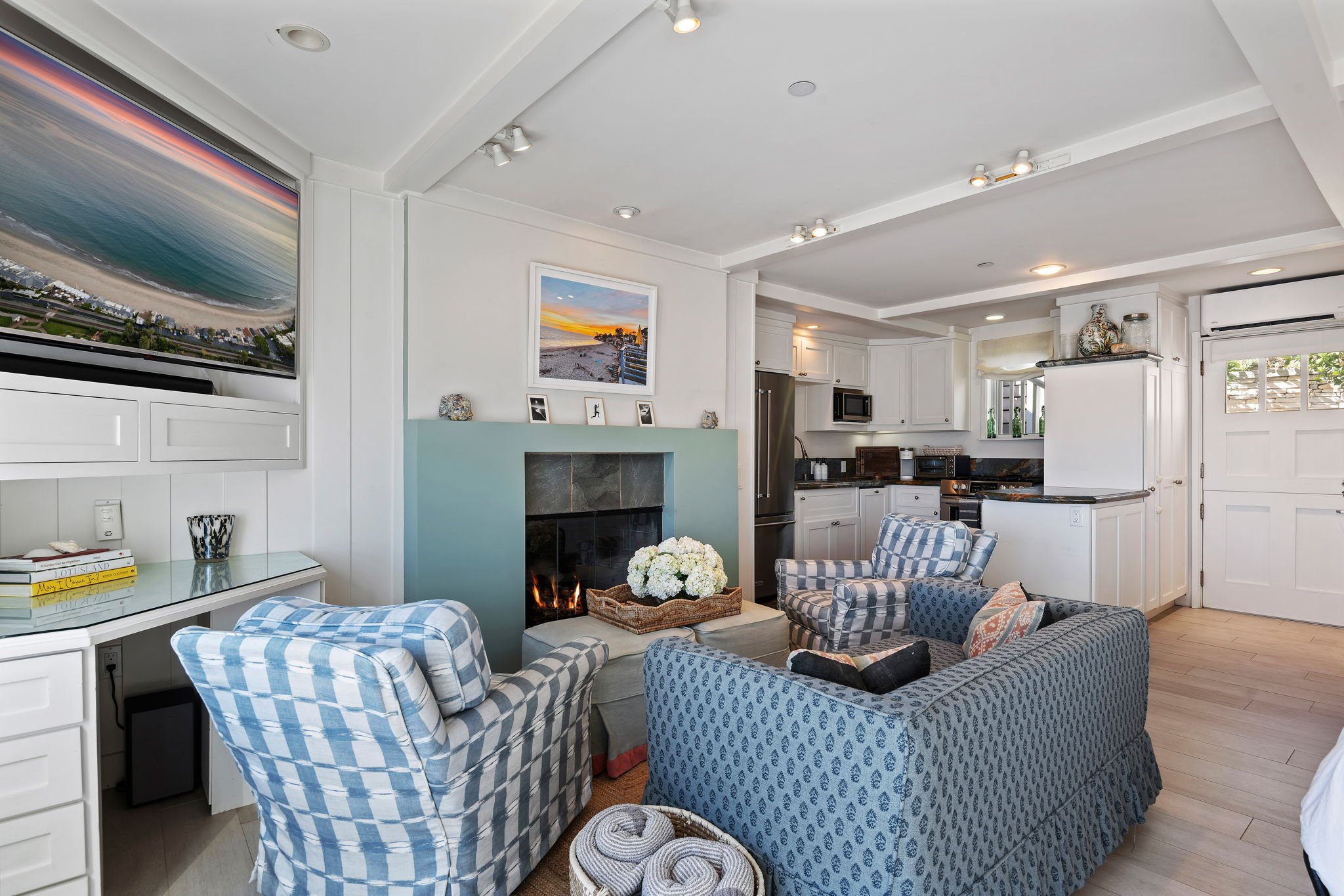 08-Living Room.jpg