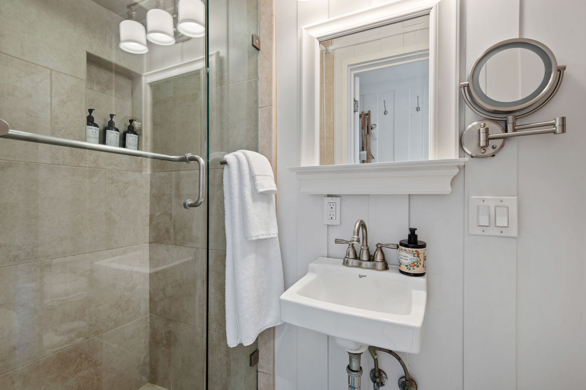 26-Bathroom 2.jpg
