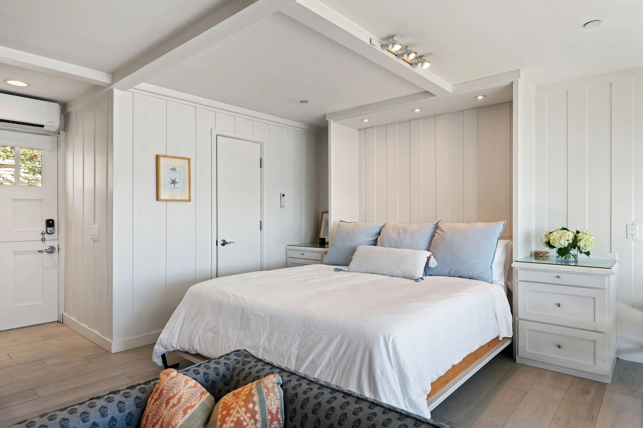 15-Bedroom.jpg