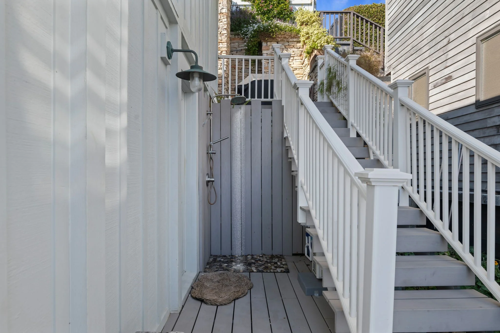 19-Outdoor Shower.jpg