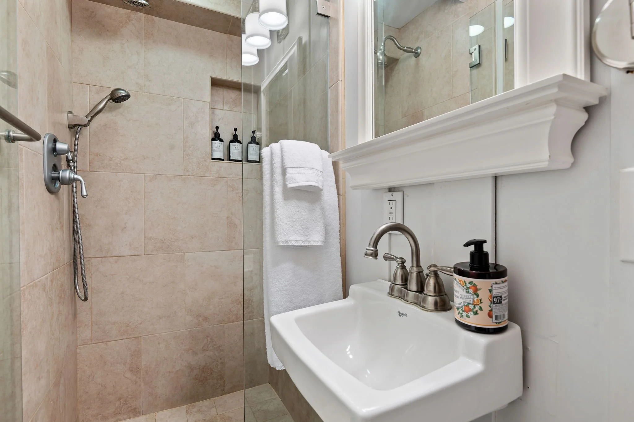 27-Bathroom 2.jpg