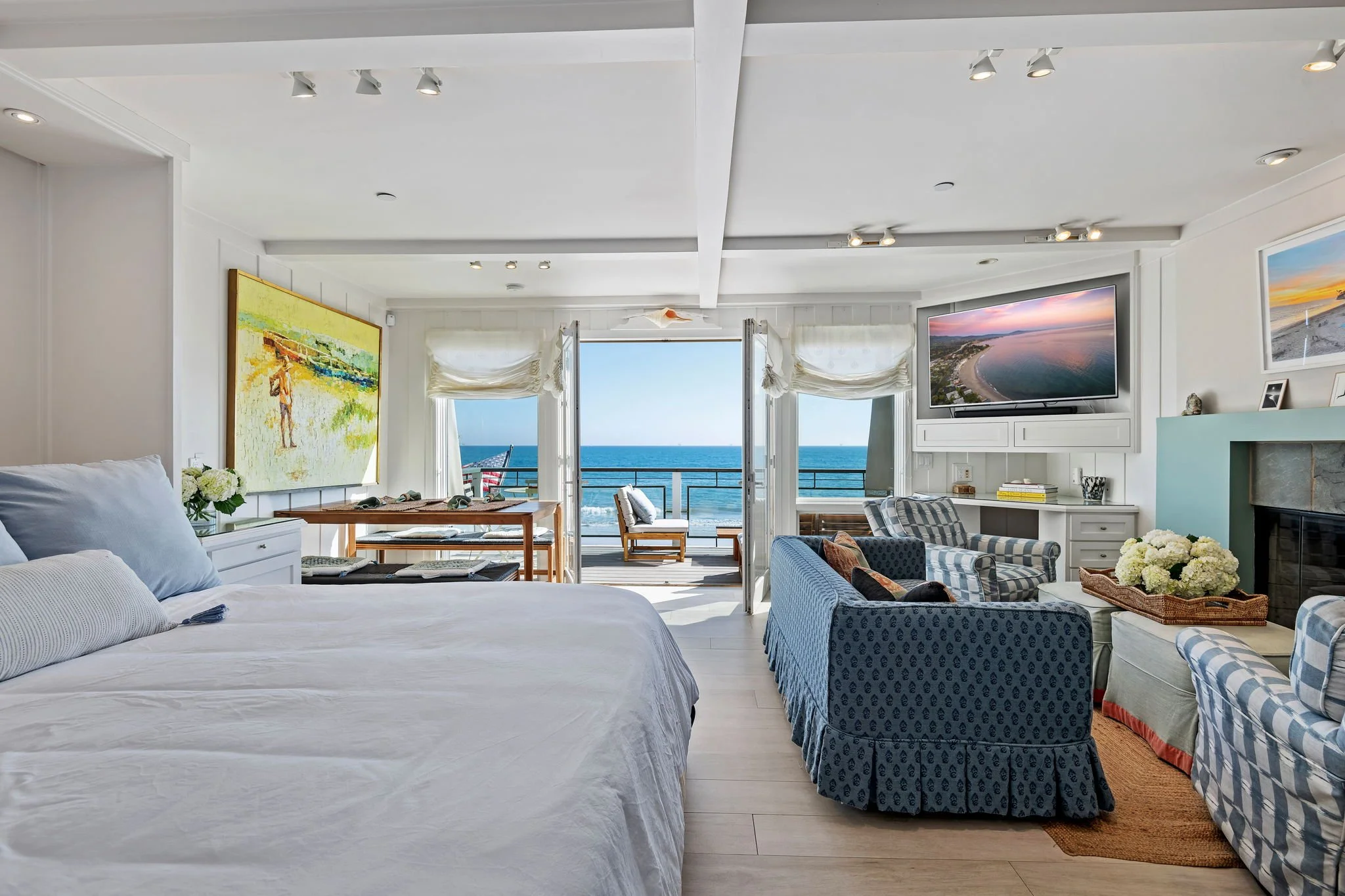04-Living Room.jpg