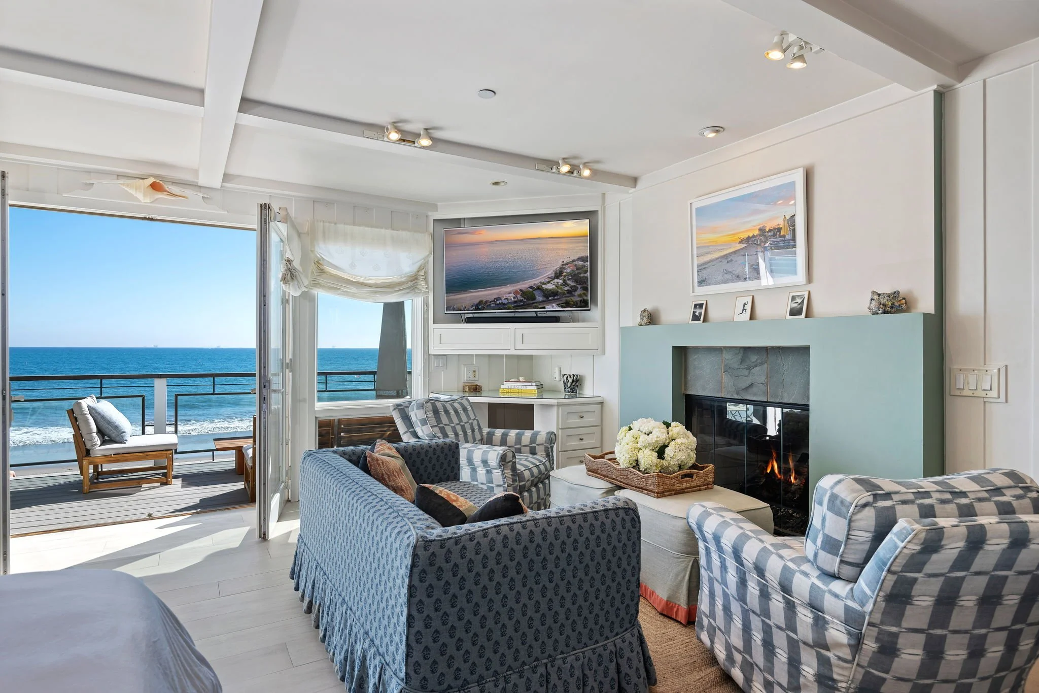 05-Living Room.jpg