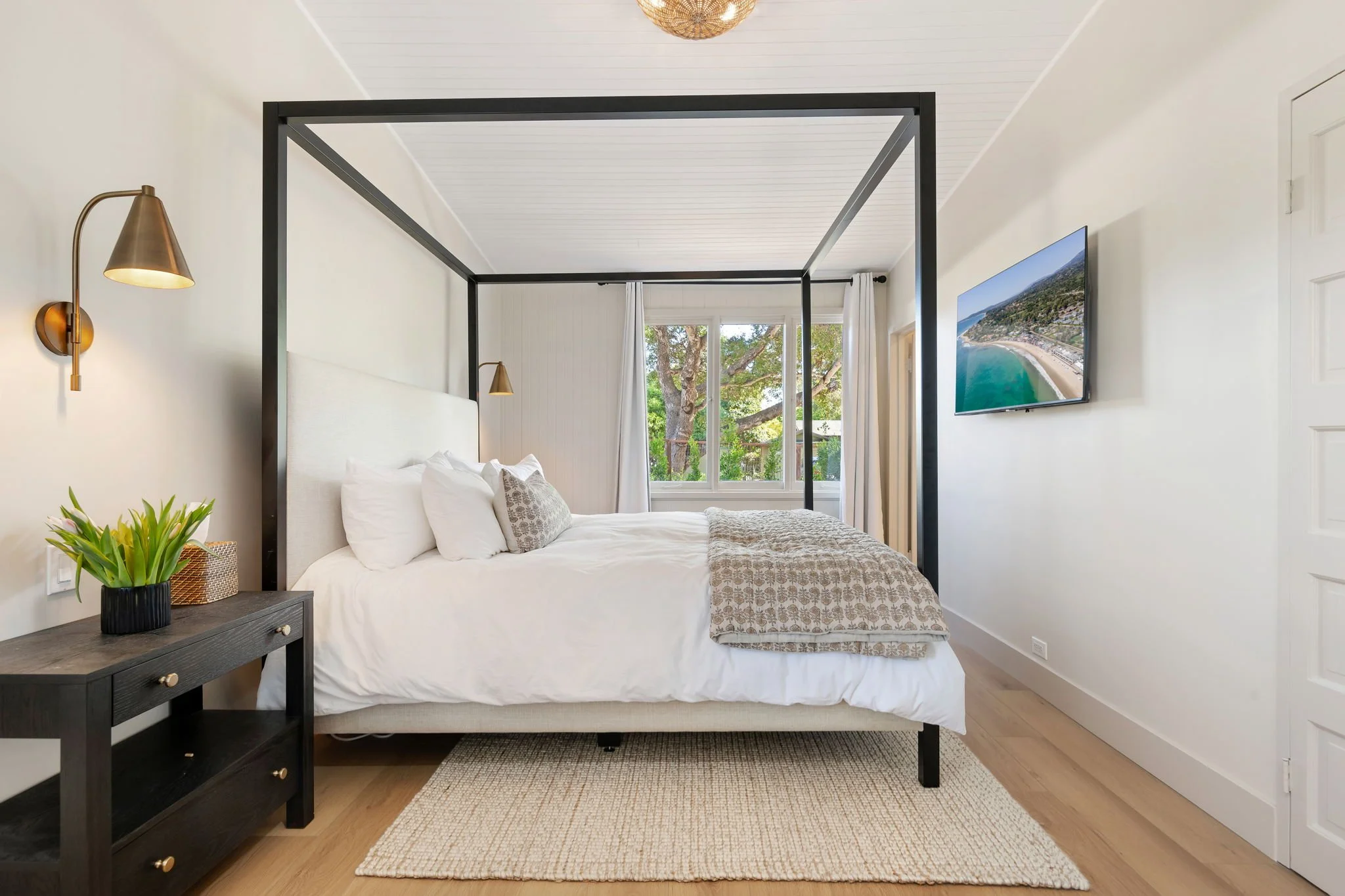 12-Primary Bedroom.jpg