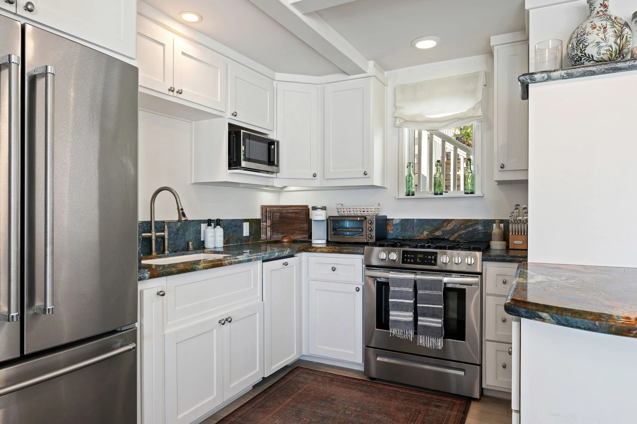 14-Kitchen.jpg