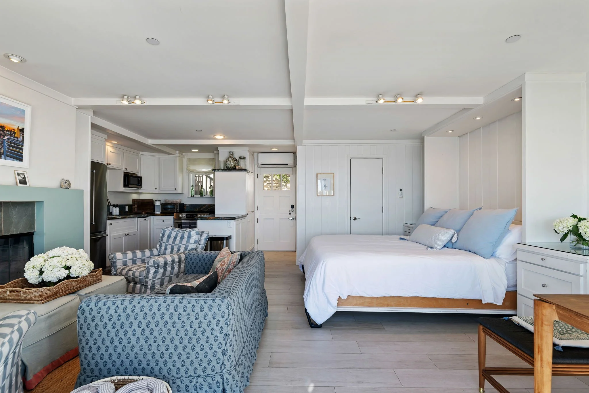 09-Living Room.jpg