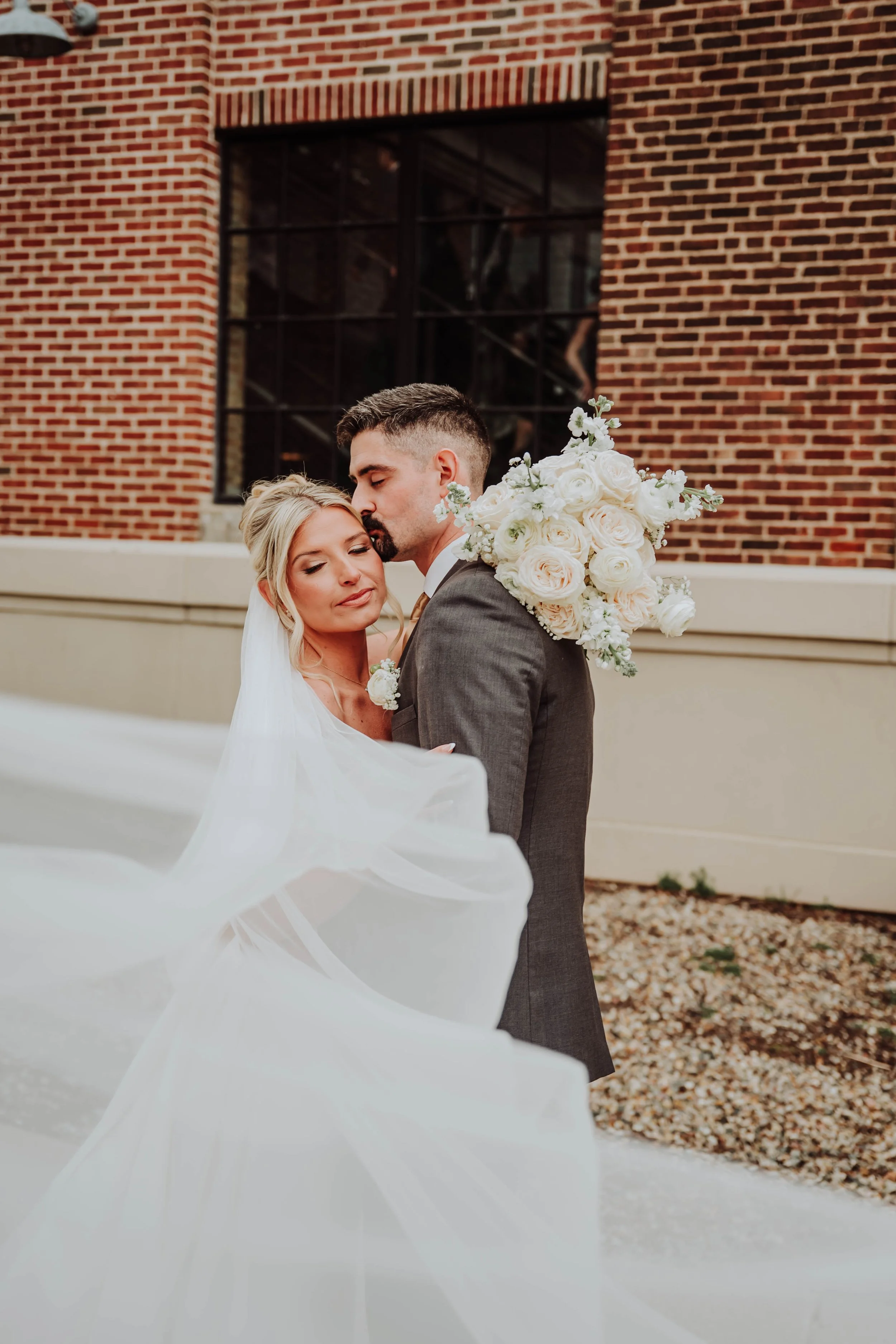 Lindsay &amp; Jacob’s Elegant Grand Rapids Michigan Wedding at New Vintage Place