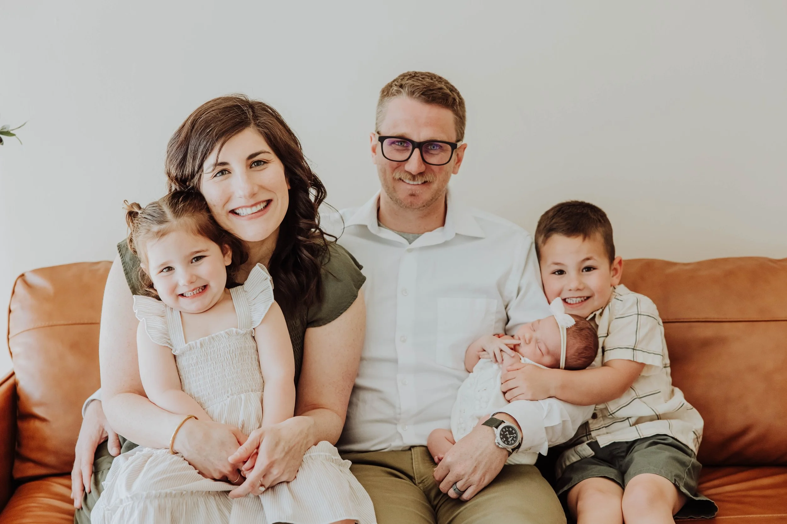 Why Simple Newborn Photos Last Longer Than Themed Ones: A Parent's Investment Guide
