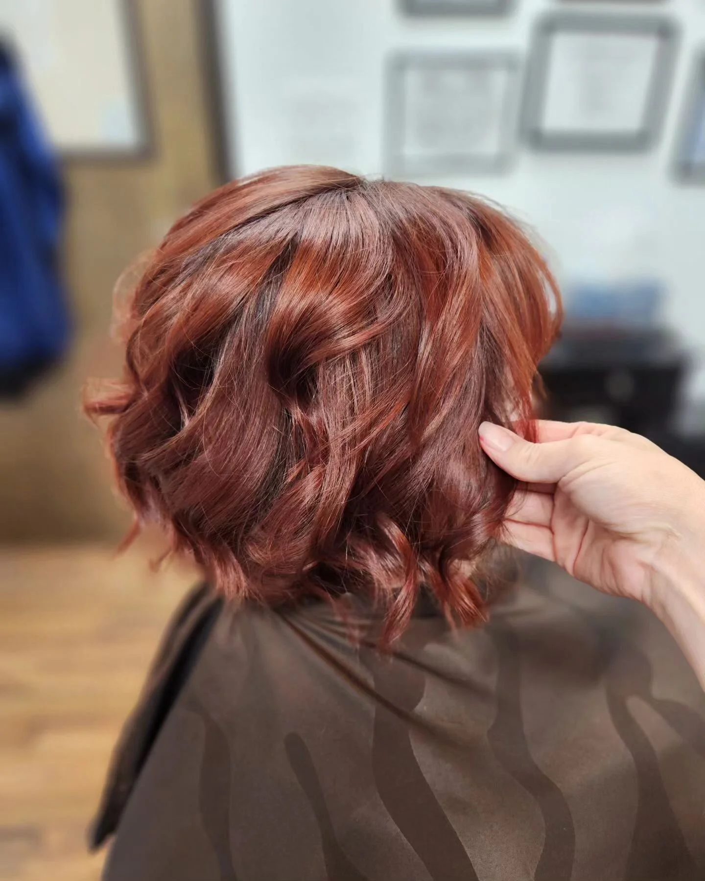 Short Cowboy Copper. She is so ready for fall. It's ridiculous. #cowboycopper #cowboycopperhair #createyourstyle #yourlifeyourway #adultlife #brazilianblowout #dentonhairstylist #shoplocaldenton #sangerhairstylist #self-loving