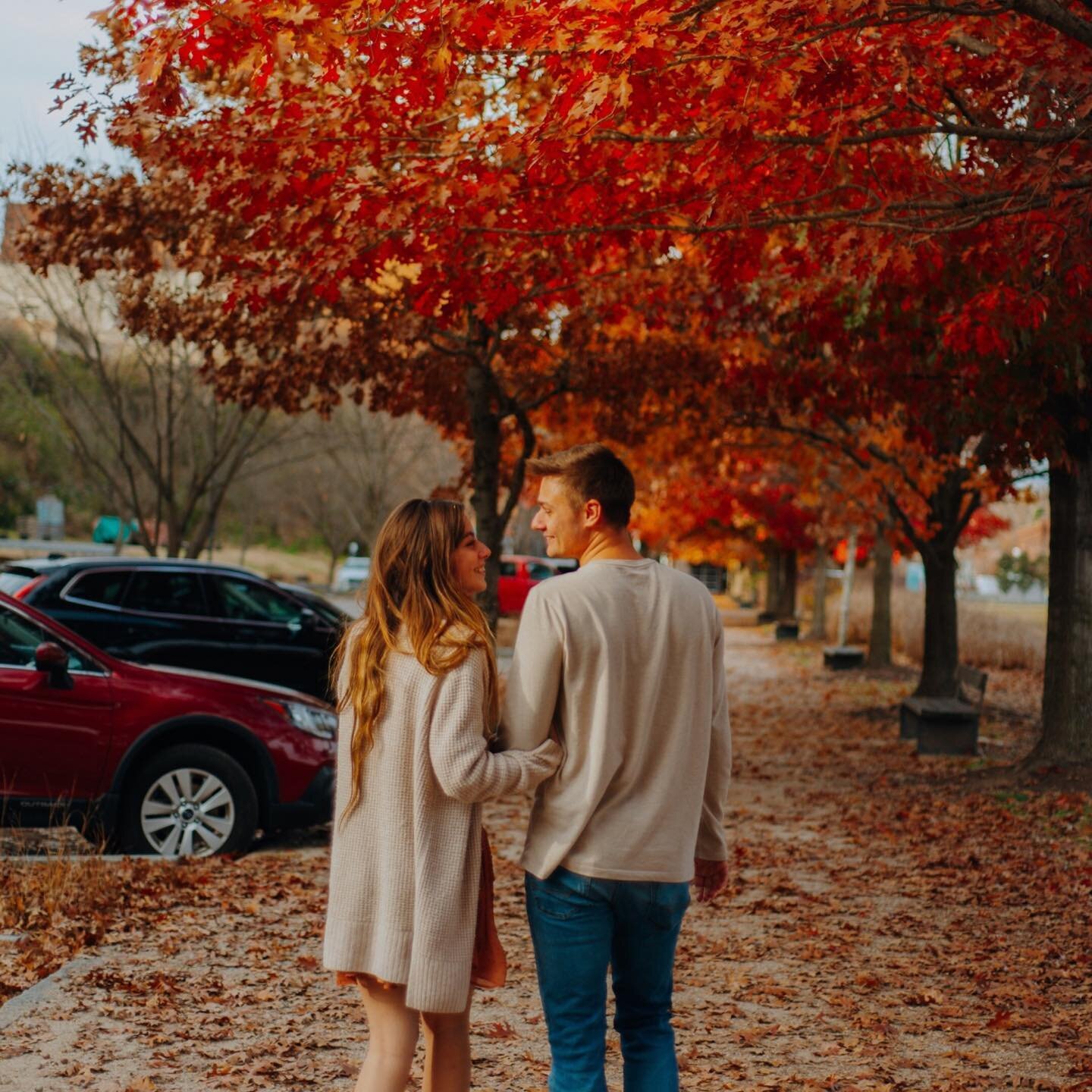 I don&rsquo;t think anything can beat photos taken in the fall! I just adore the colors in these photos 💛🧡 

Who wants to take some fall photos for the holidays? Dm me! 🍁✨