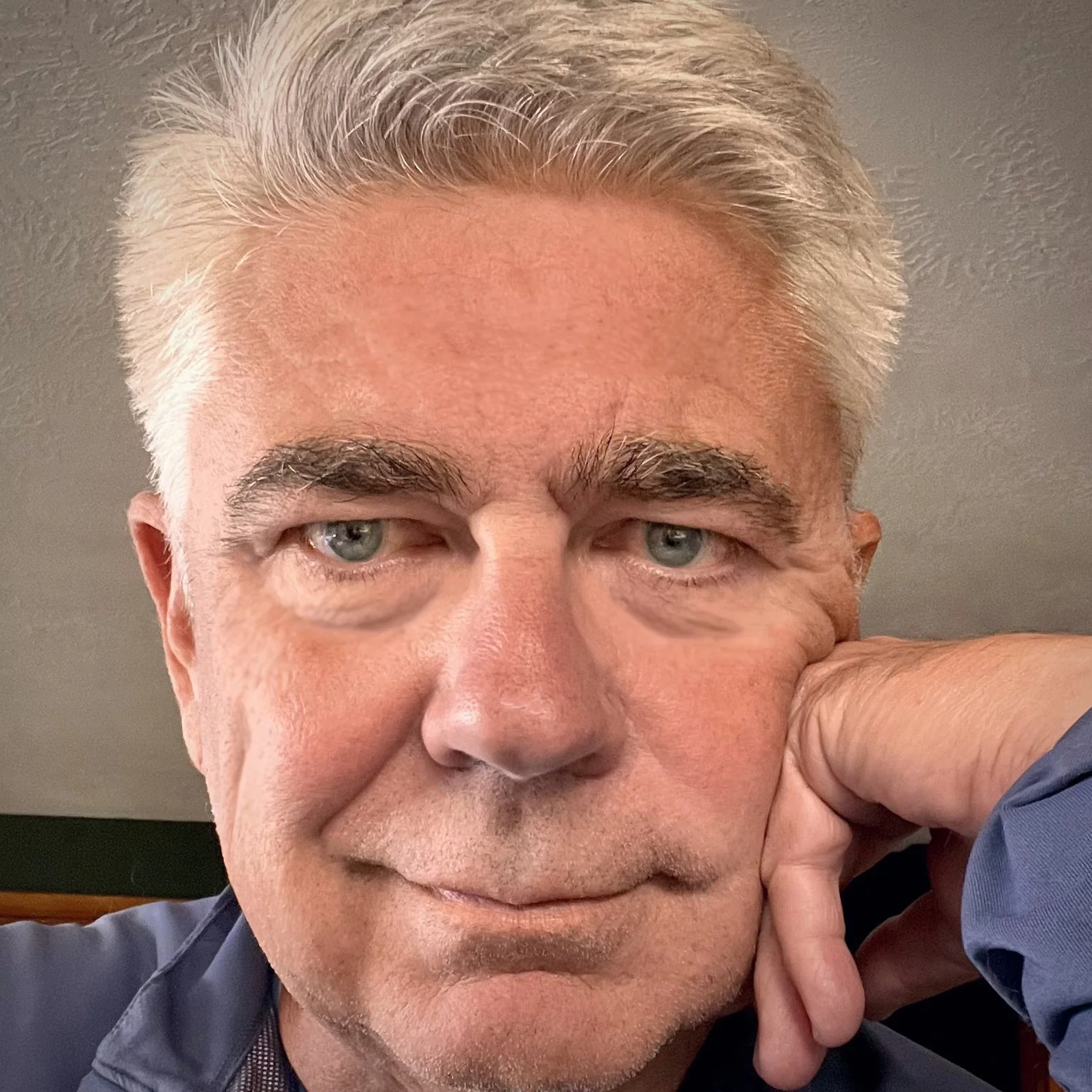 Gary Hayes, Portrait