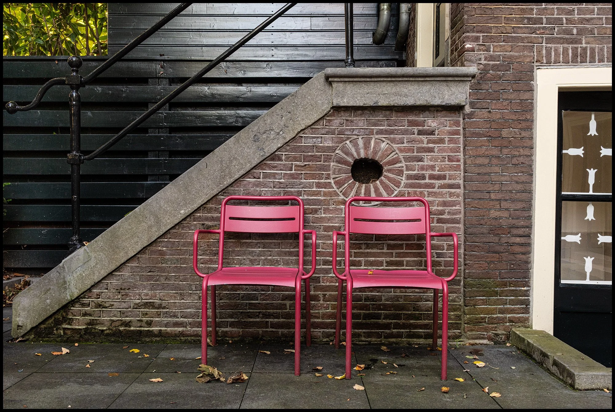 europe-bruges-red-chairs-crop-_DSF9765.jpg