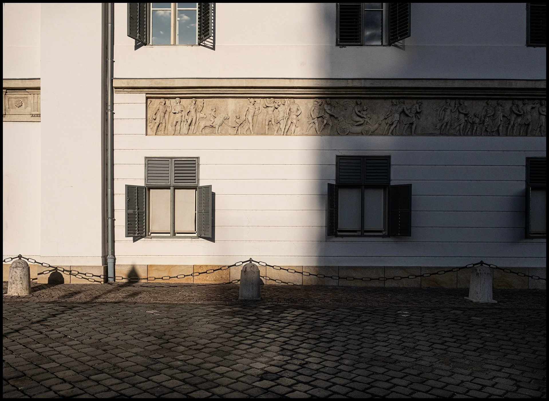 europe-budapest-shadow-and-light-crop_DSF0264.jpg