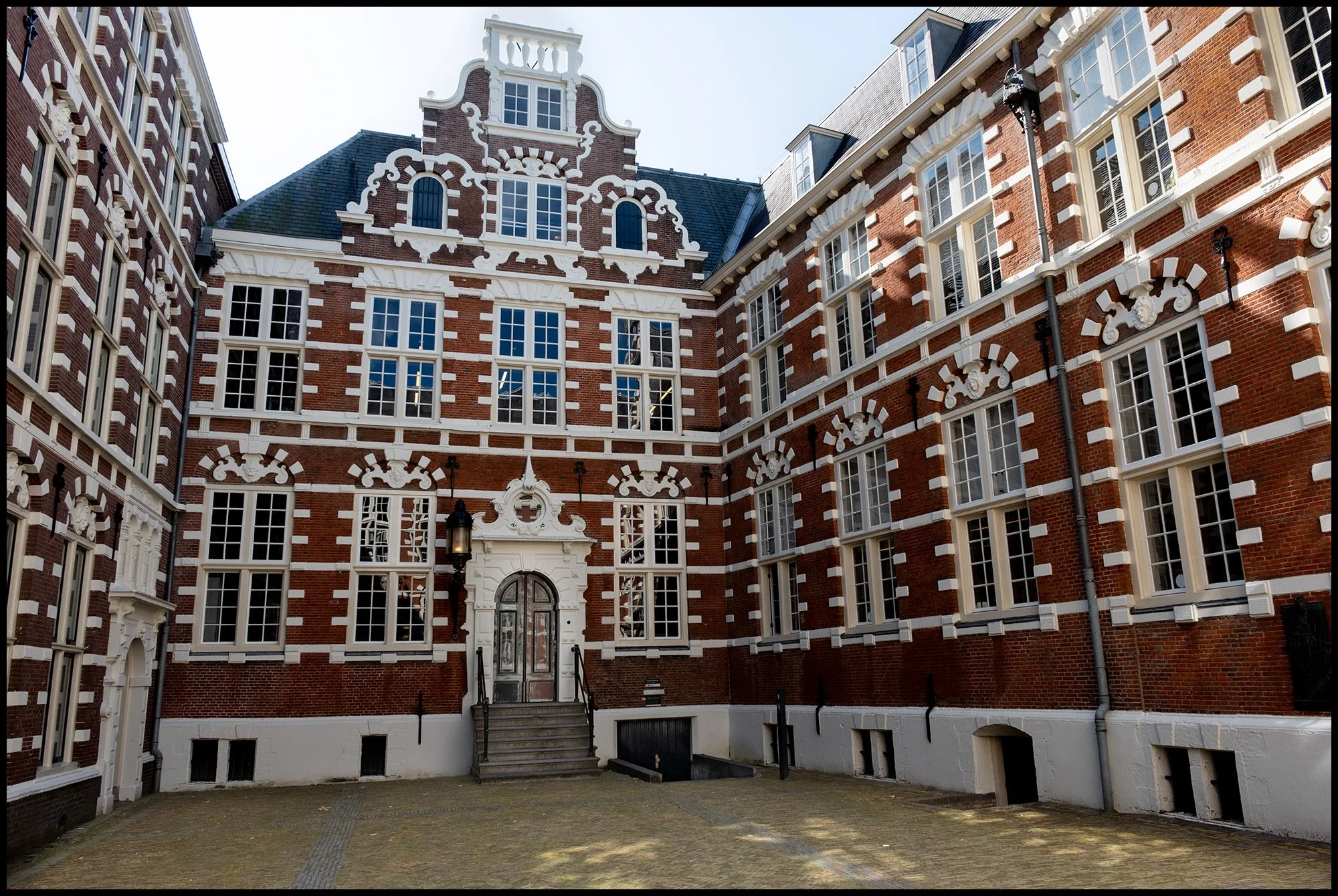 europe-amsterdam-small-school-courtyard-crop_DSF9703.jpg