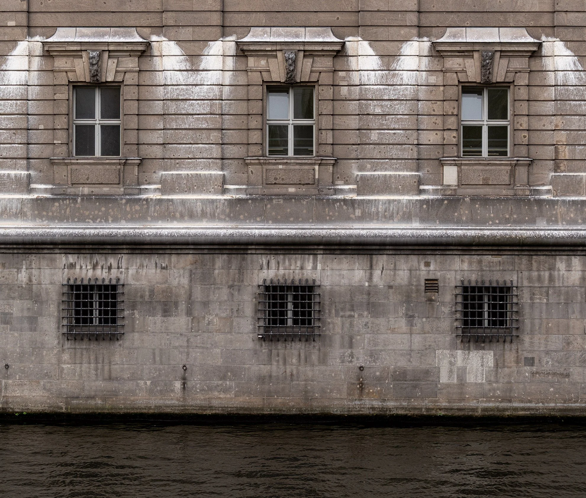 europe-vienna-wall-across-river-crop_DSF9870.jpg