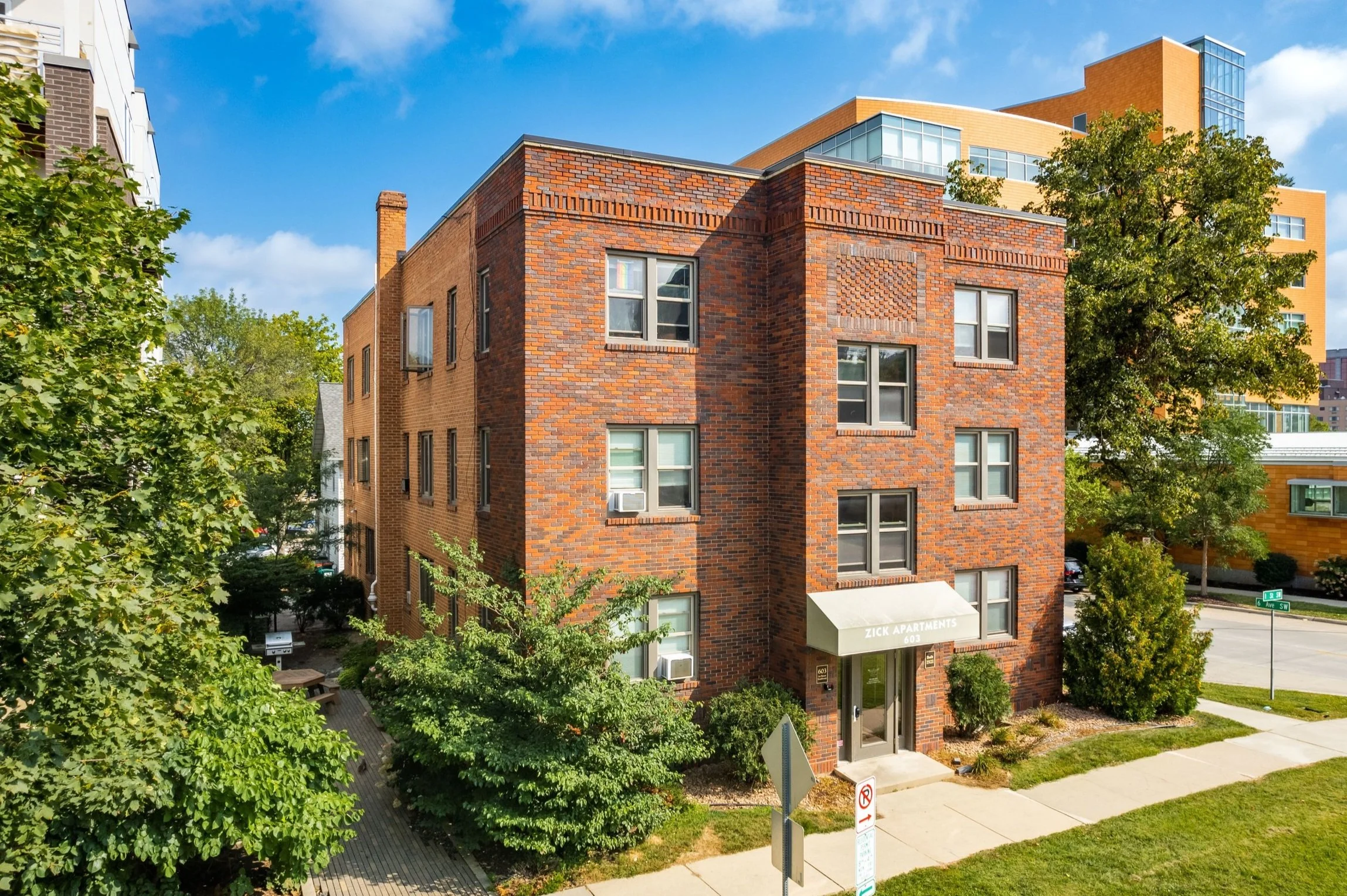 Home The Zick Apartments