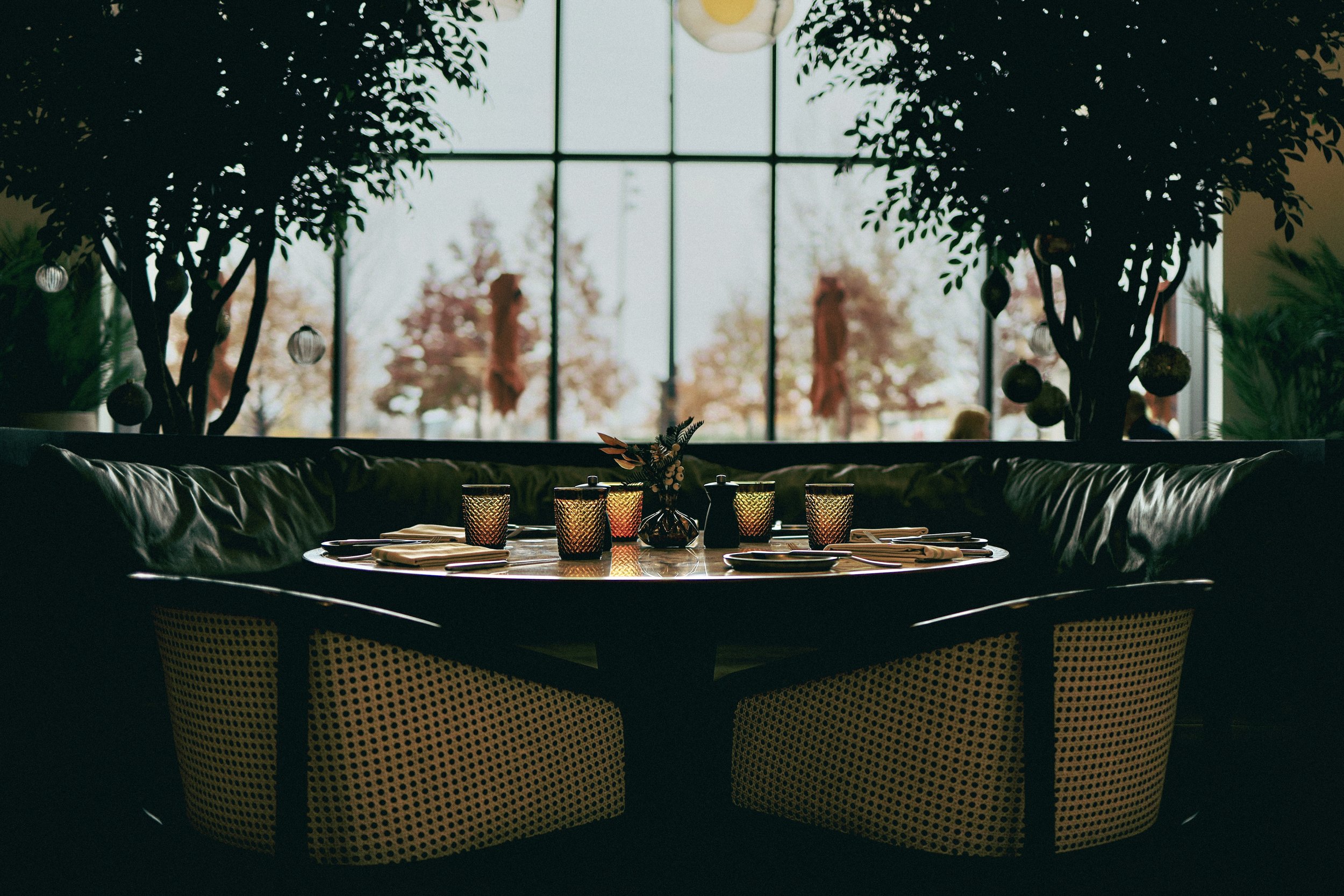 Mimo Booth Tables