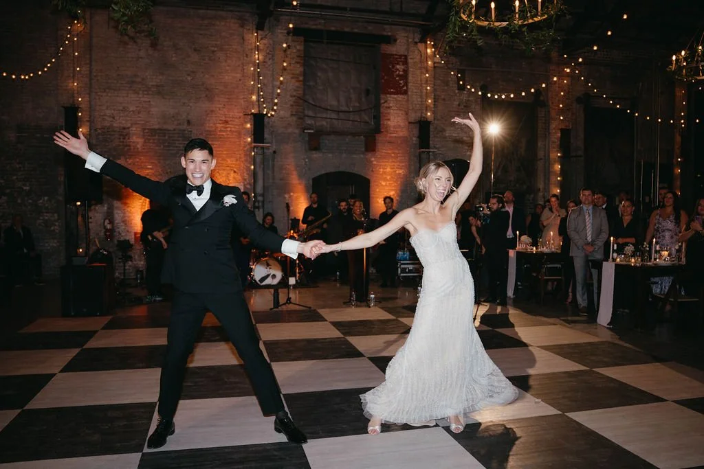 A couple that dances together, stays together 🥰 

📸 @saritgaliphoto