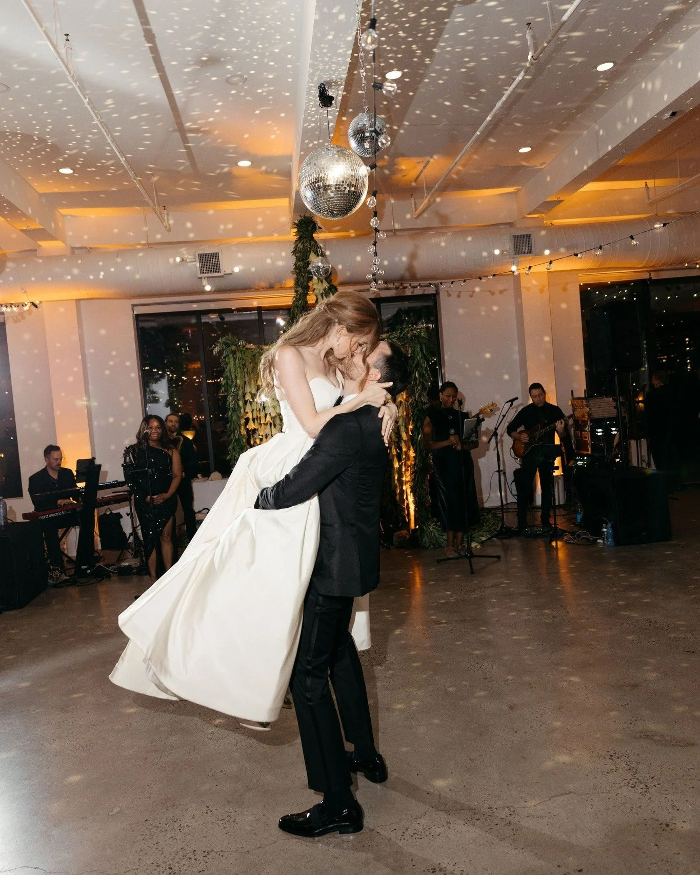 That moment when the world melts away and it's just you &amp; the music 🥰

📸 @hibaeddinephoto