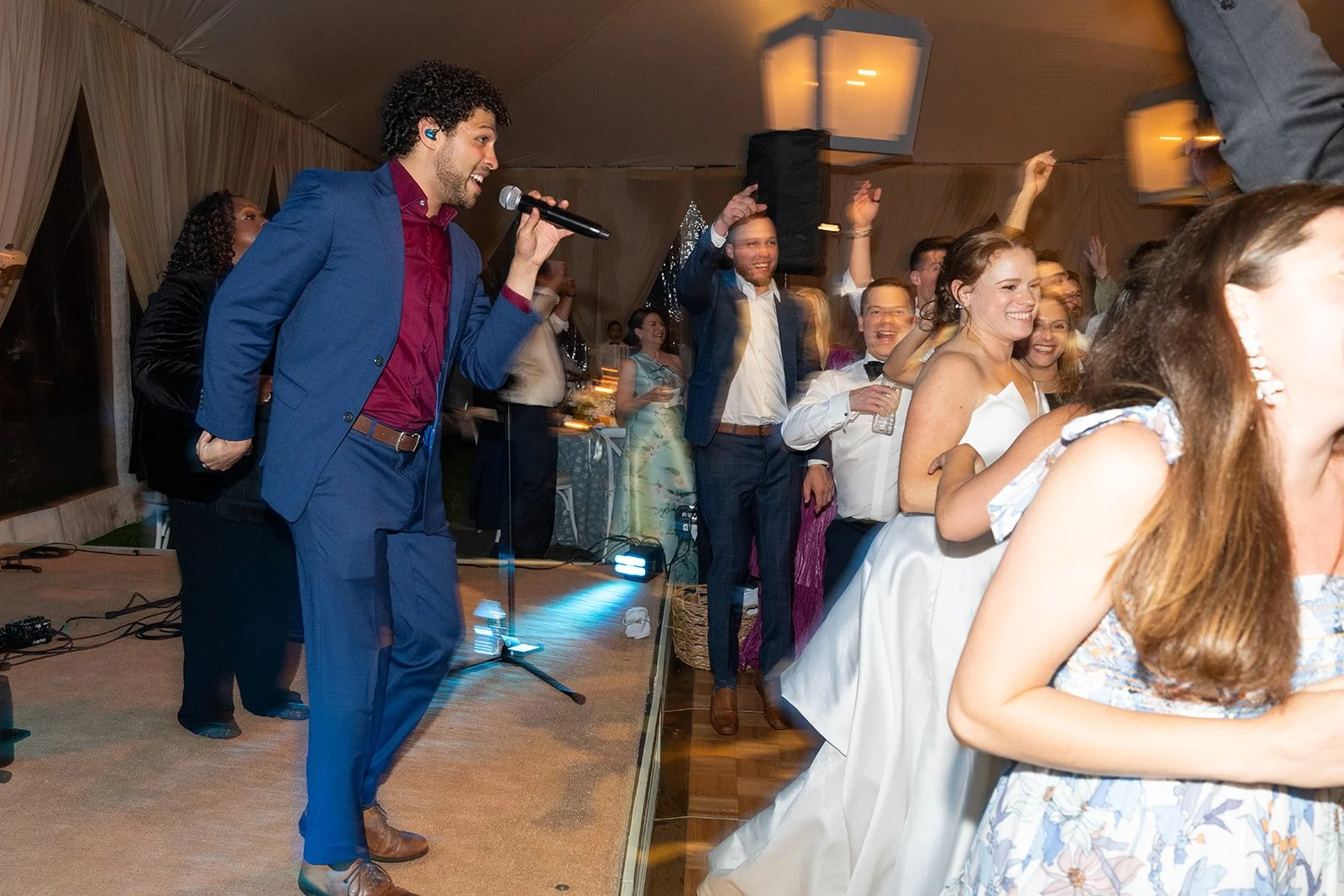 We thrive on good vibes and dance parties 💯🕺🏼

📸 @laurenlarsenstudio