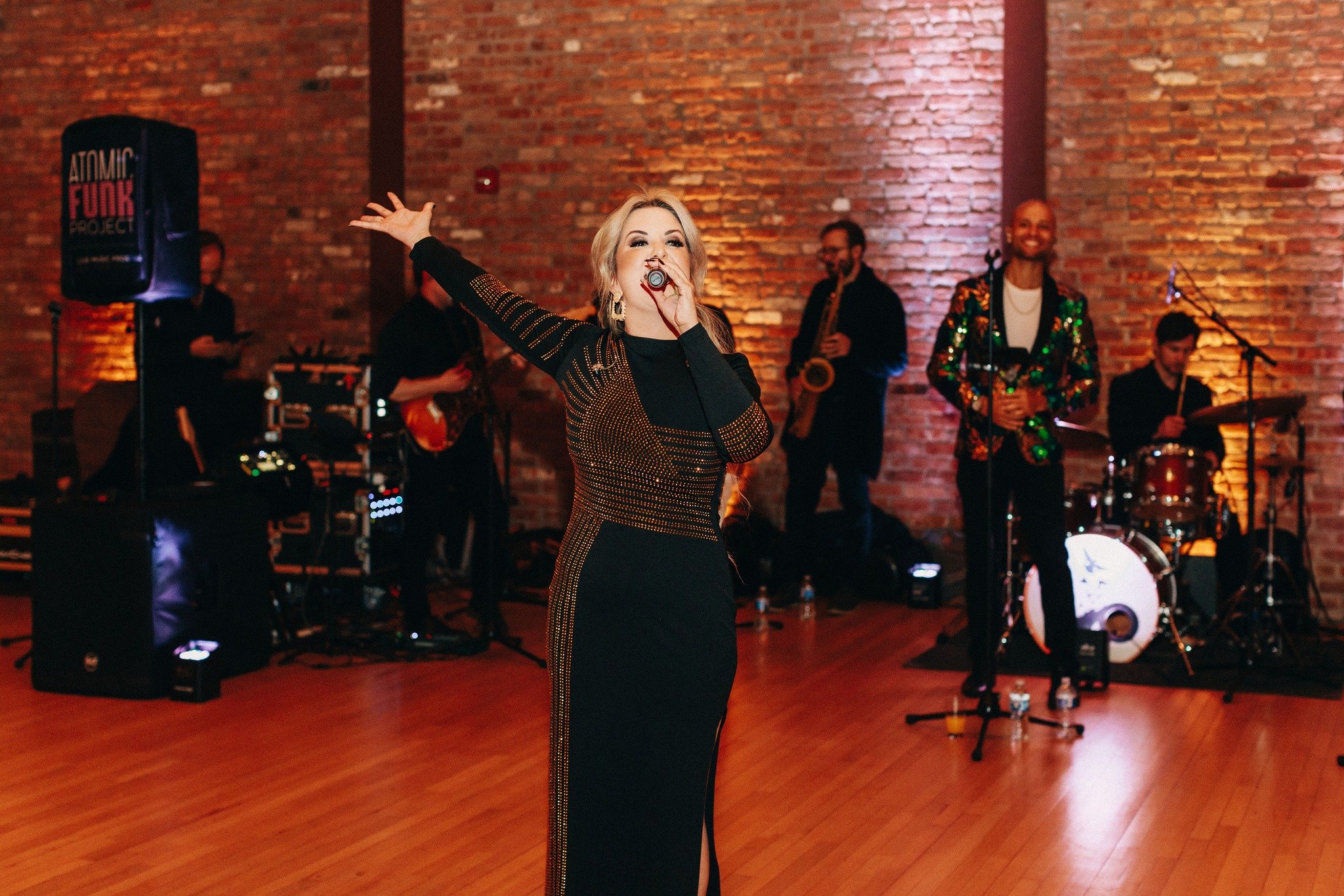 Manifesting a year full of amazing dance parties for 2026! ✨

📸 @caitlinnmahardaniels