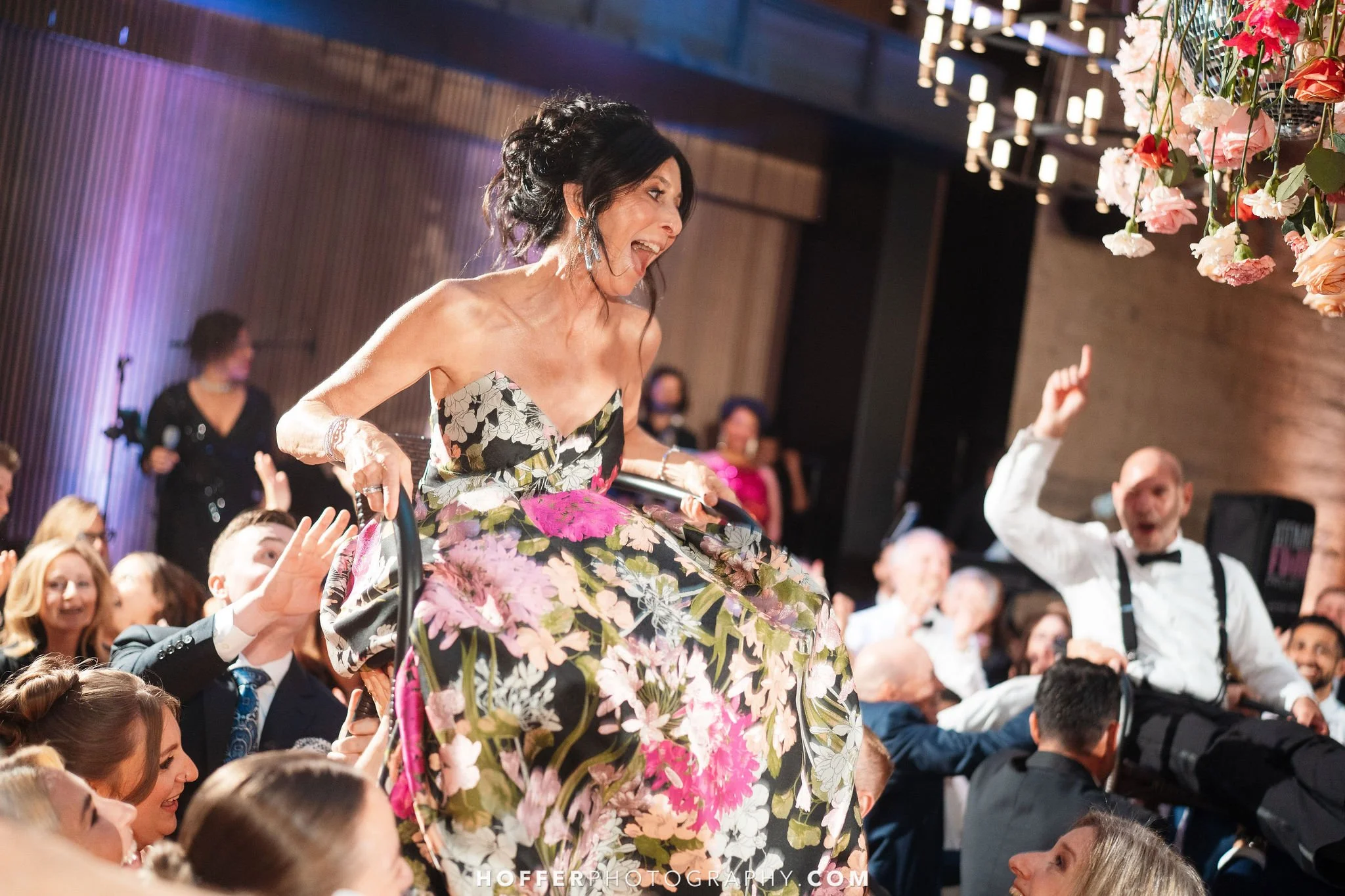 Craving those spring wedding vibes 🌸💃🏾

📸 @hofferphotography