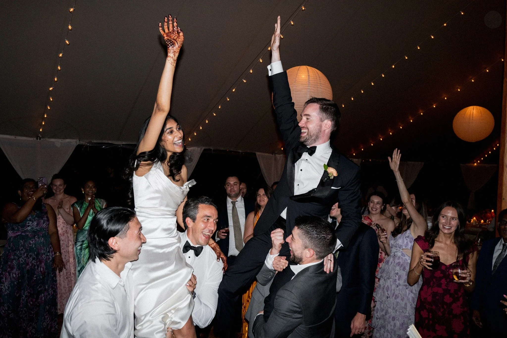 Relationship status: Married to the dance floor 💃 😎 

📸 @andreassellinidis