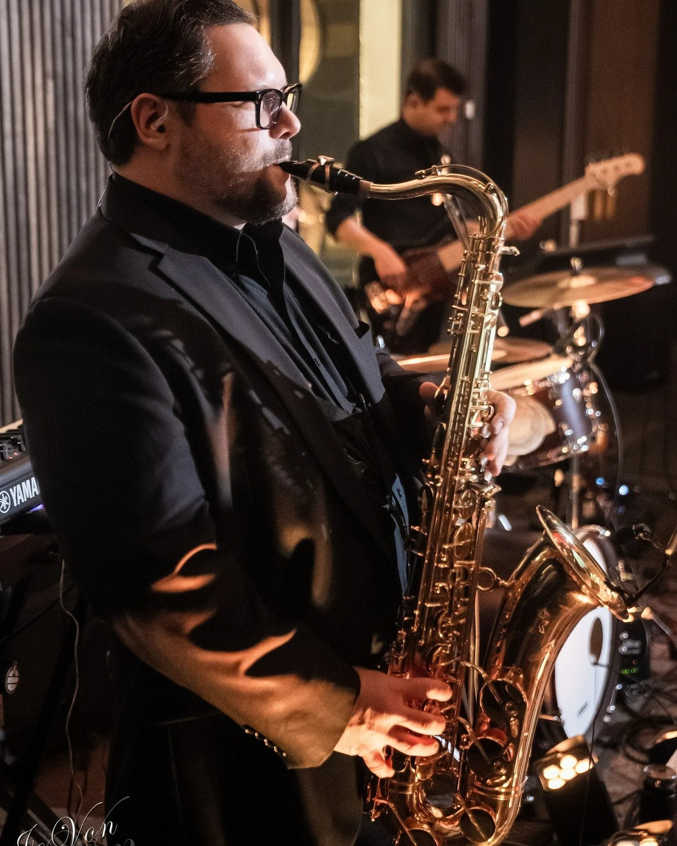 A little commotion for our incredible musicians 🎷 🥁 🎸

📸 @jovonphotography