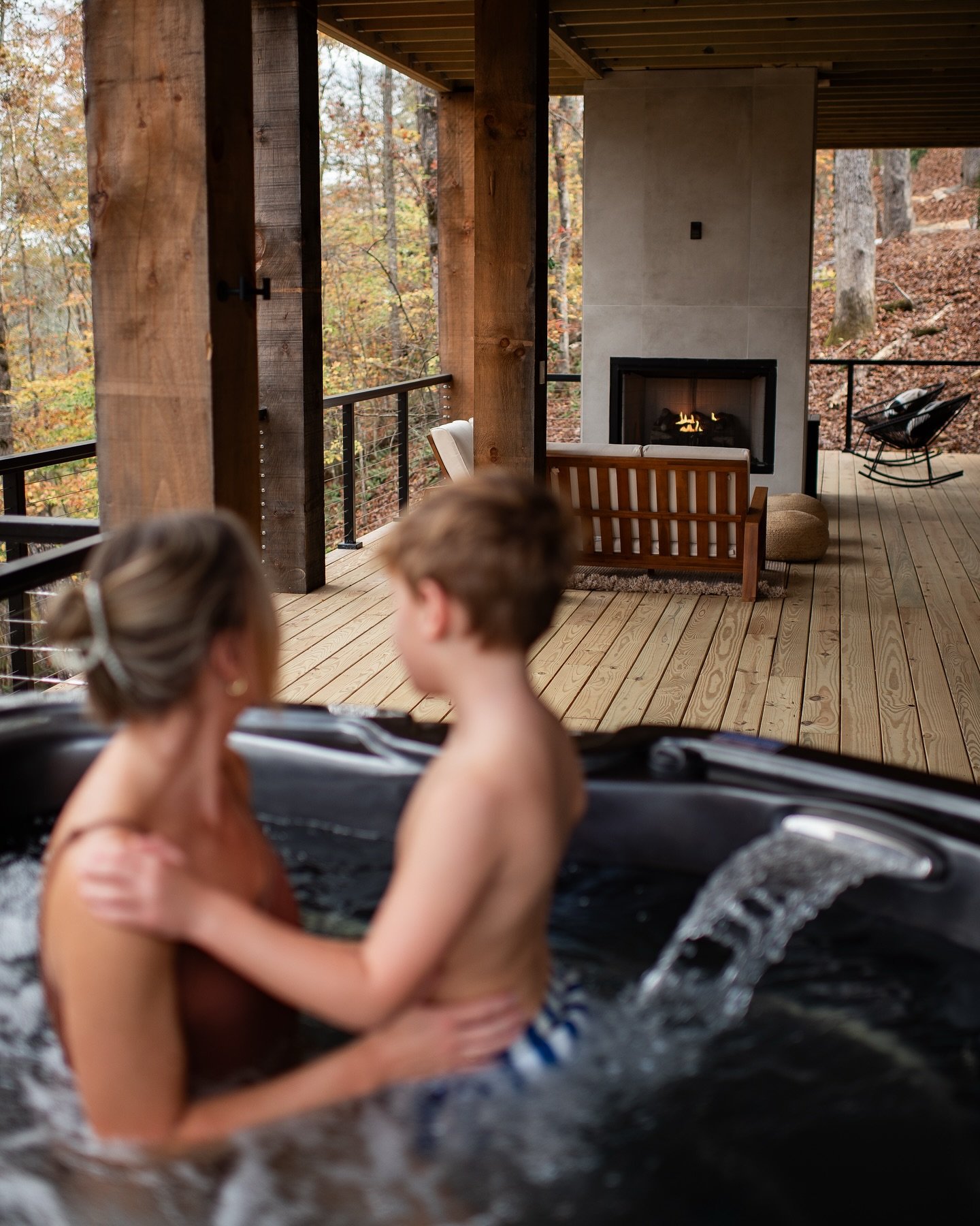 The soothing presence of water 🌊 is everywhere at R.House.
 
Whether you&rsquo;re gazing down at the rushing river from either of our decks or sitting in the mending warmth of our luxury hot tub, you&rsquo;ll find yourself immersed in tranquility.

