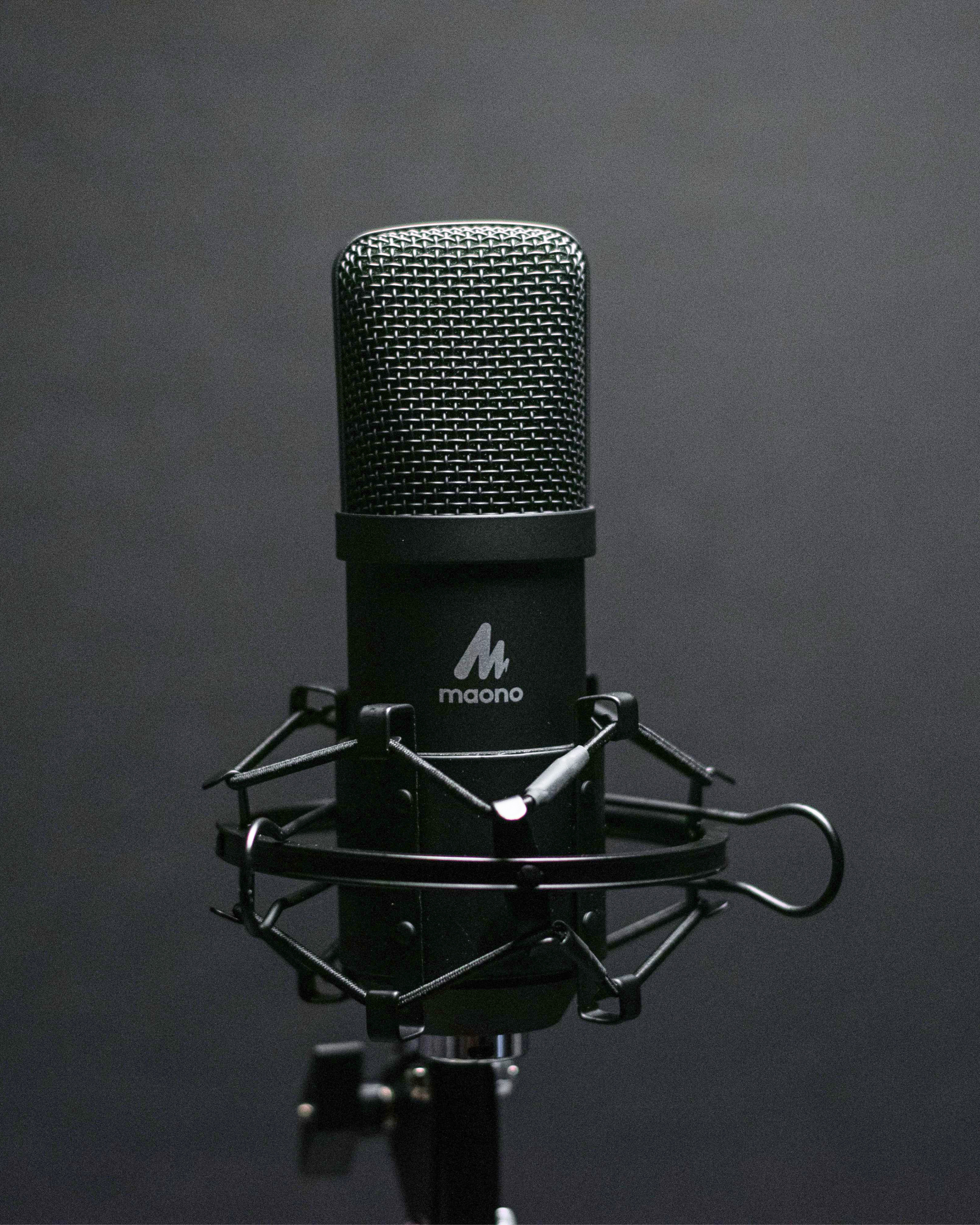 Maono podcast microphone in black and white