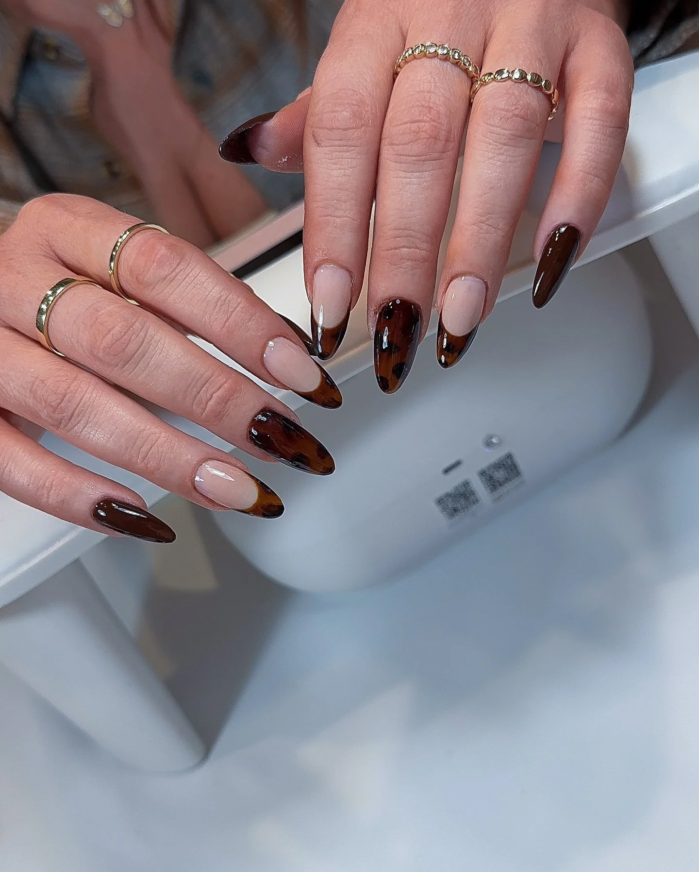 🍂 It&rsquo;s tortoise shell season again 🤎
Every fall, I always end up doing several sets of this timeless look &mdash; rich amber tones, glossy depth, and cozy elegance. A forever autumn favorite.

📍 Located in Arcadia, CA
🎀 One-on-one private n
