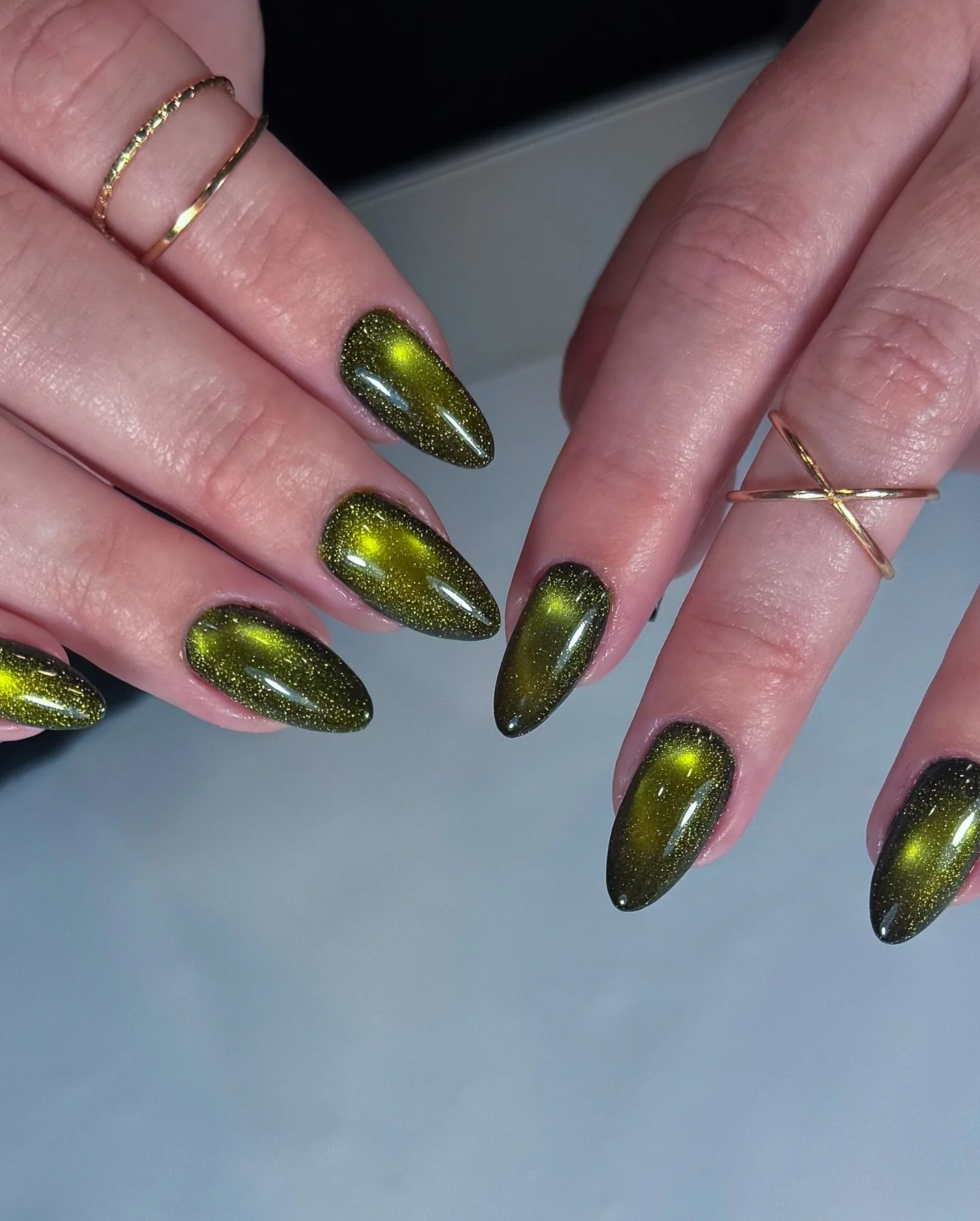 Grinch Christmas Nails 💚✨
Holiday spirit with a mischievous twist&mdash;this deep green cat-eye shifts like magic under light, giving off major Grinch glam.

🎀 For the bold &amp; unconventional
🌿 Magnetic green that dances with every move
🍷 A per