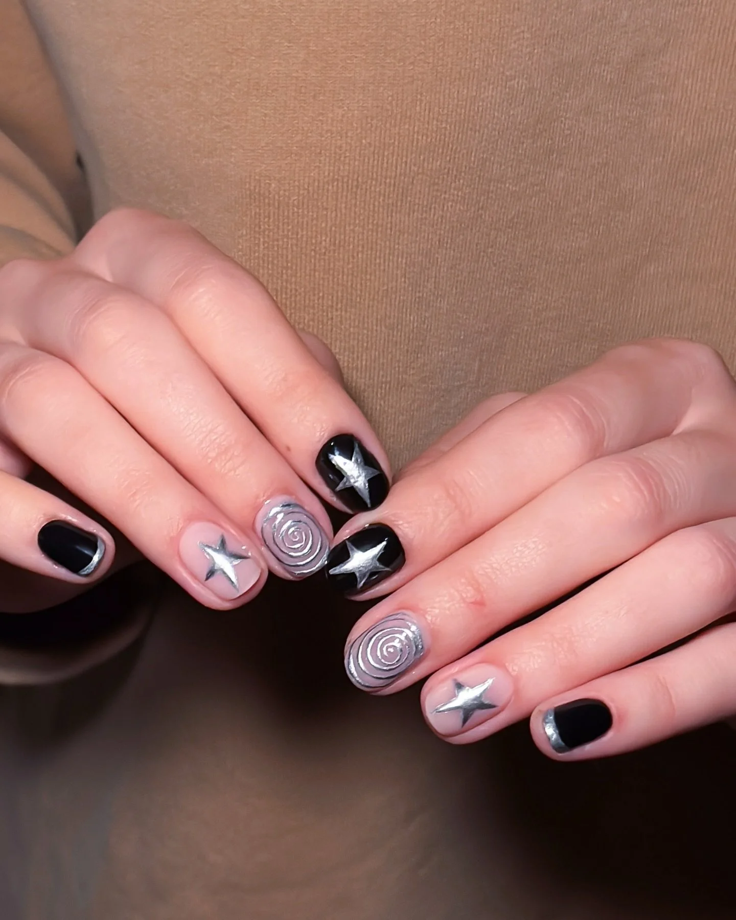 Hard gel set
with a little punk attitude ★
Not your sweet manicure.🤘🤘🏻🤘🏿

📍Arcadia, CA

#arcadiarussianmani #pasadenarussianmanicure #monroviarussianmani #sanmarinorussianmani #serriamadrerussianmani