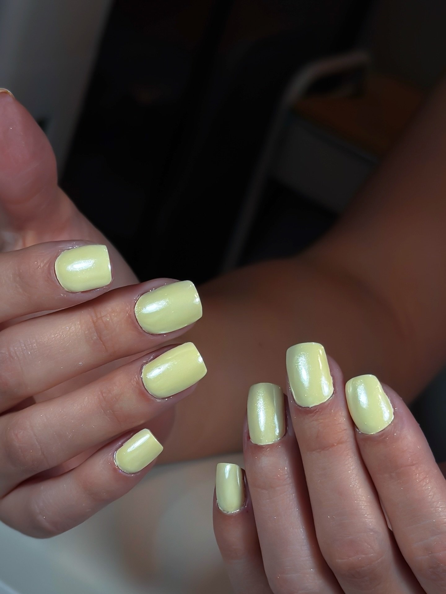 Soft butter yellow 💛
with a subtle chrome shine.✨ 

📍Arcadia, CA

#arcadiagelmani #sanmarinogelmani #monroviagelmani #pasadenagelmanicure #serriamadregelmani
