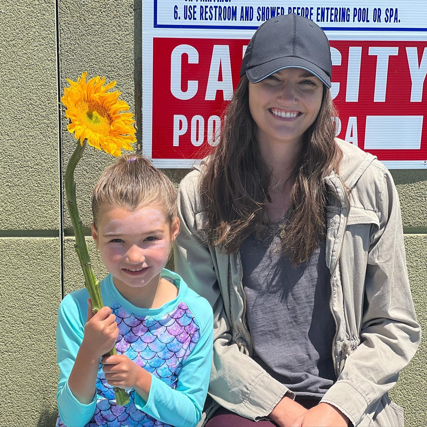 Soma swim lesson participants LOVE their instructors&hellip; That&rsquo;s why they bring the biggest, prettiest flowers E&hellip;.V&hellip;E&hellip;R&hellip;&hellip;. 🌻🩵☀️