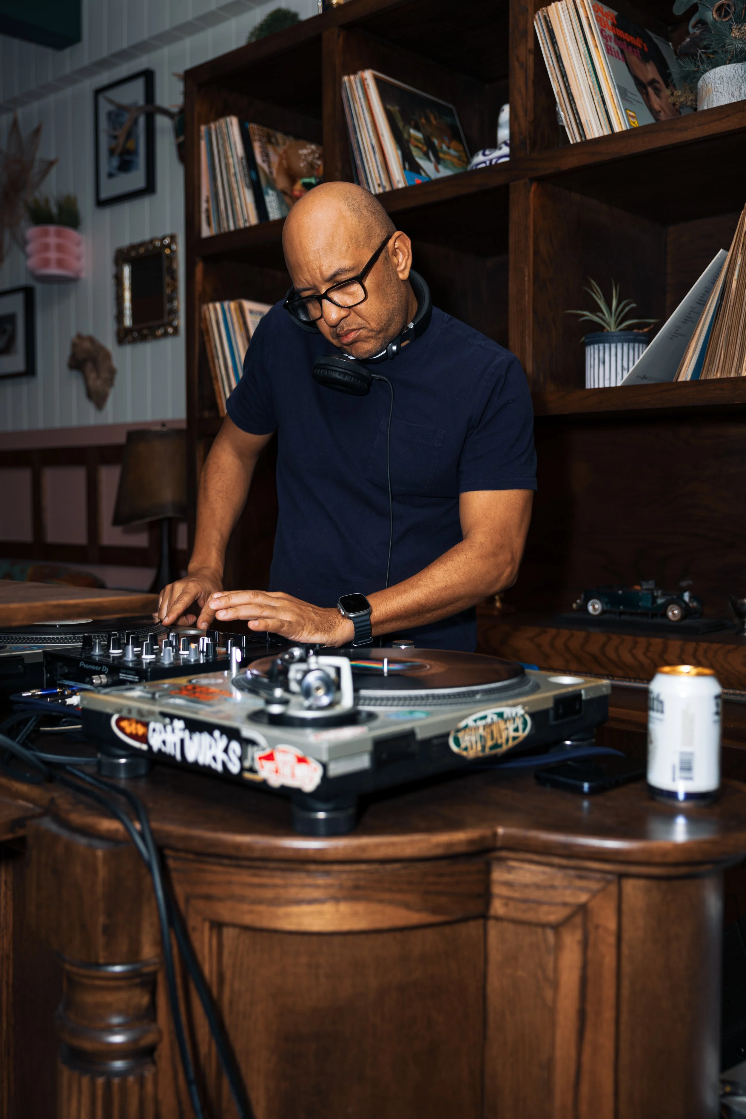 Dj_Love-3.jpg