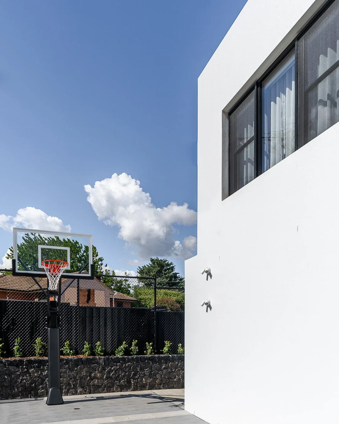 Proof that less really is more.
Would you spend all arvo in here? 
Architect by @thursdayarchitecture 
Structural Engineers by @sellicsconsultants 
Ceilings by @sculptform_ 
Electrician by @linearelectrics 
Photographer by @walkabout_productions
#