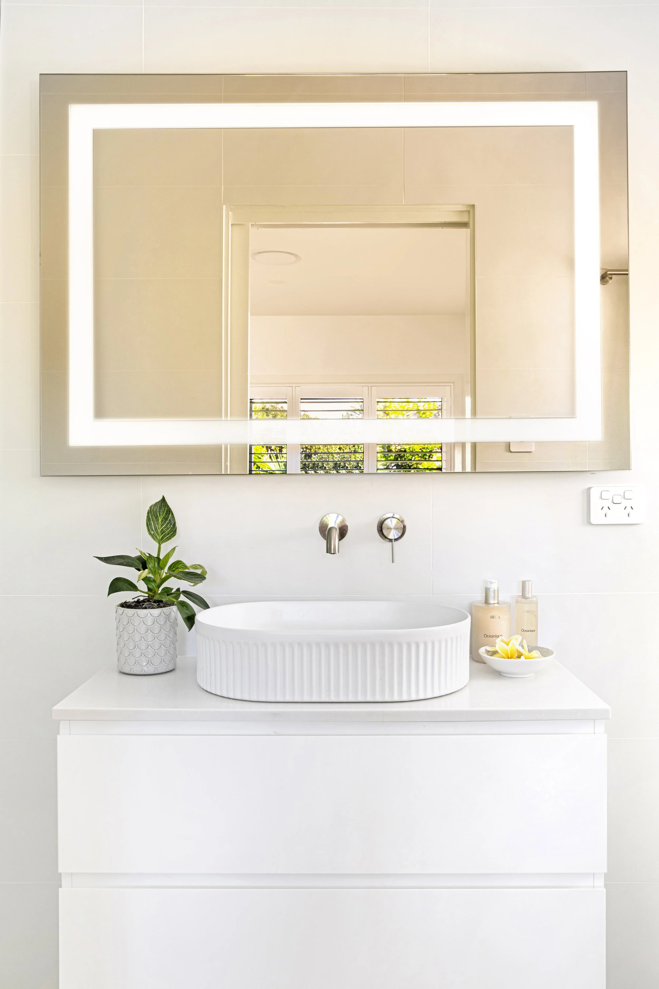 Carnegie-Circuit-3-Chifley-Bath detail-Light.jpg