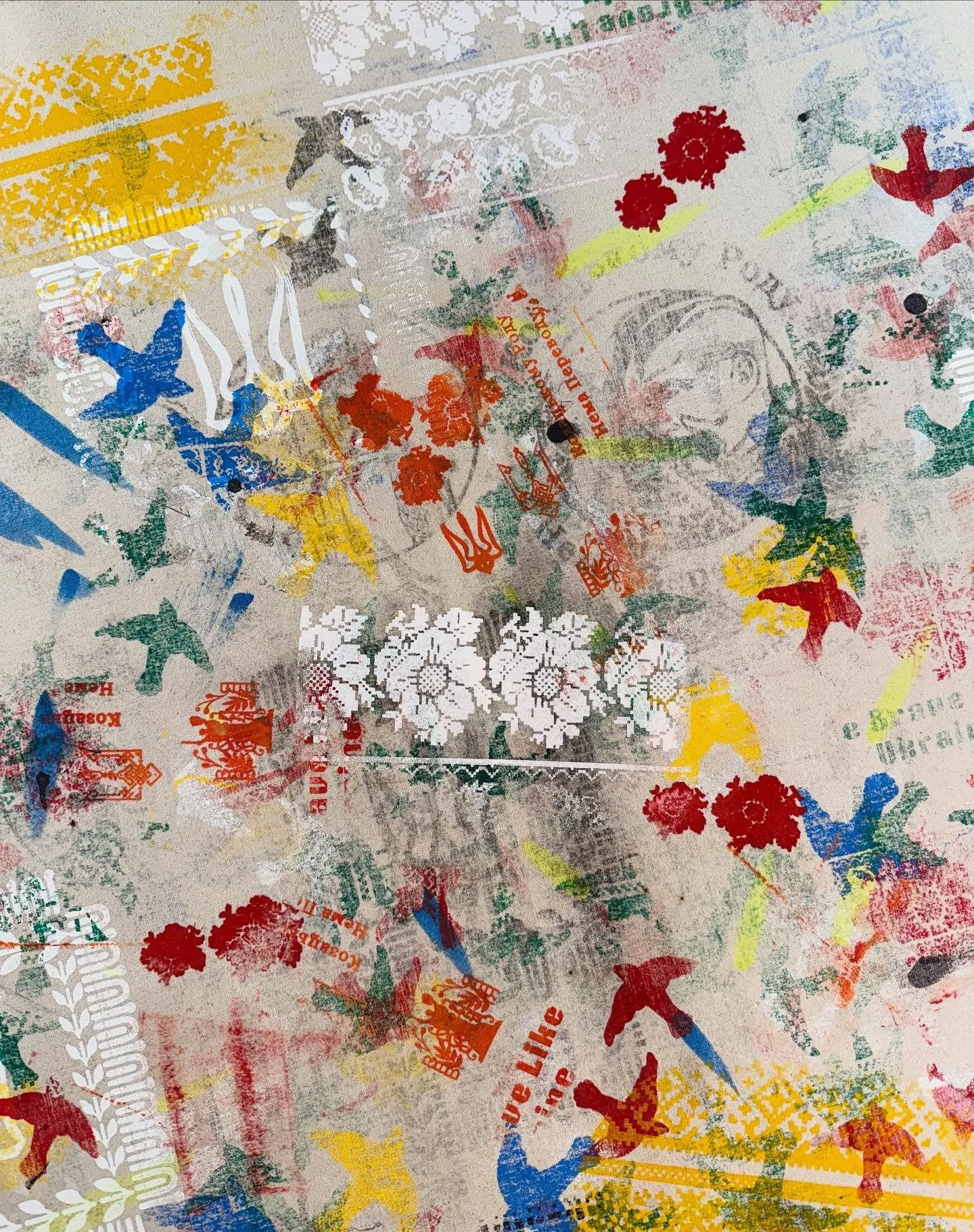 Sometimes art comes from the most unexpected places! This is a raw canvas on which I&rsquo;ve been screen printing on for months. Collected some cool art along the way! 

#screenprintinglife #screenprint #screenprinted #fabricart #artist #rawcanvas #