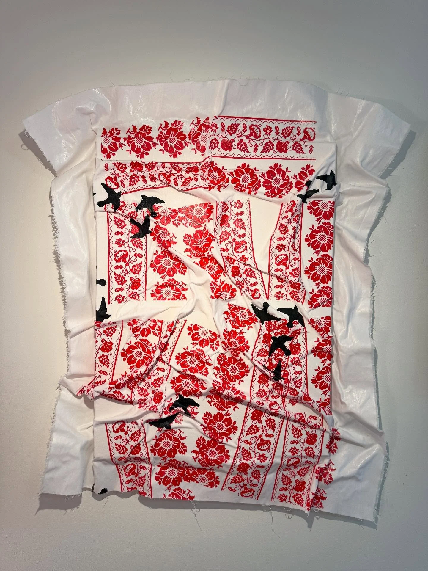 A very modern twist on Ukrainian Vyshyvanka Embroidery 🪡 🧵 

Screen Print on Fabric on Canvas. 

#vyshyvanka #vyshyvankaembroidery #embroideryart #embroiderydesign #ukrainianembroidery #artinfluencer #artwork #canvasartwork #screenprint #screenprin