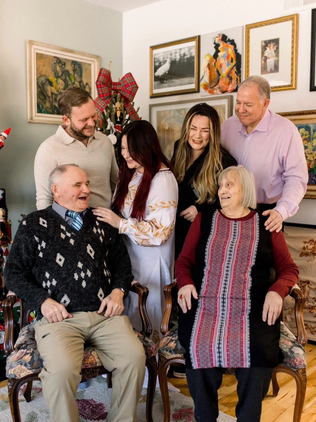 З Різдвом Христовим та світлими святами! 🤍
У ці непрості часи для України пам&rsquo;ятаймо: навіть у темряві є світло, а в серці &mdash; надія. Не втрачайте віри та сили боротися за свободу. Обійміть сьогодні своїх рідних, тримайте близьких поруч і 