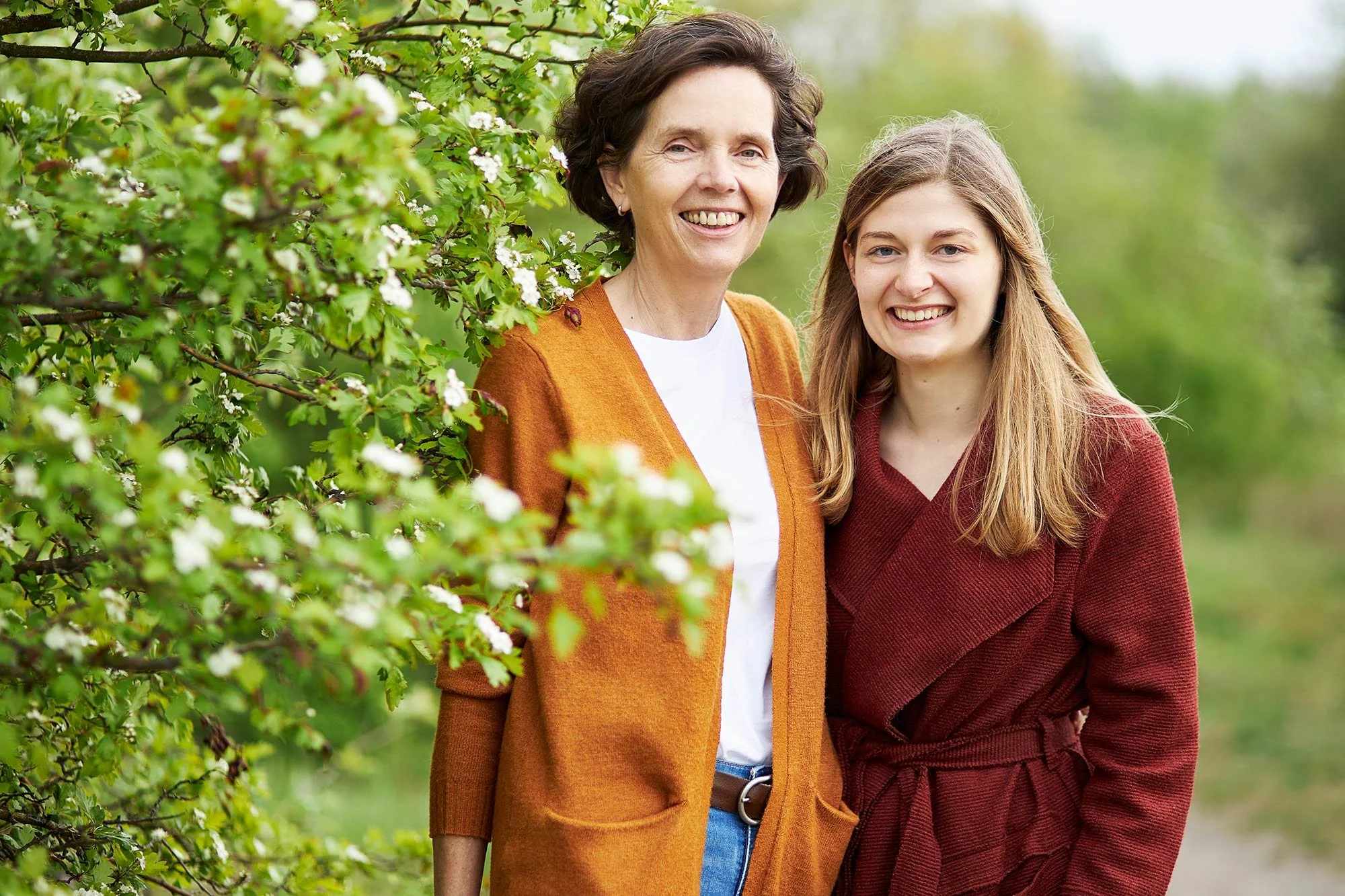 Moderne Familienfotografie in der Natur in Leipzig
