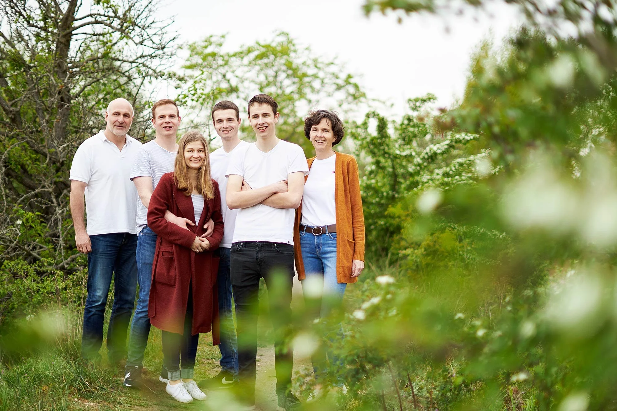 Familie beim entspannten Fotoshooting in Leipzig