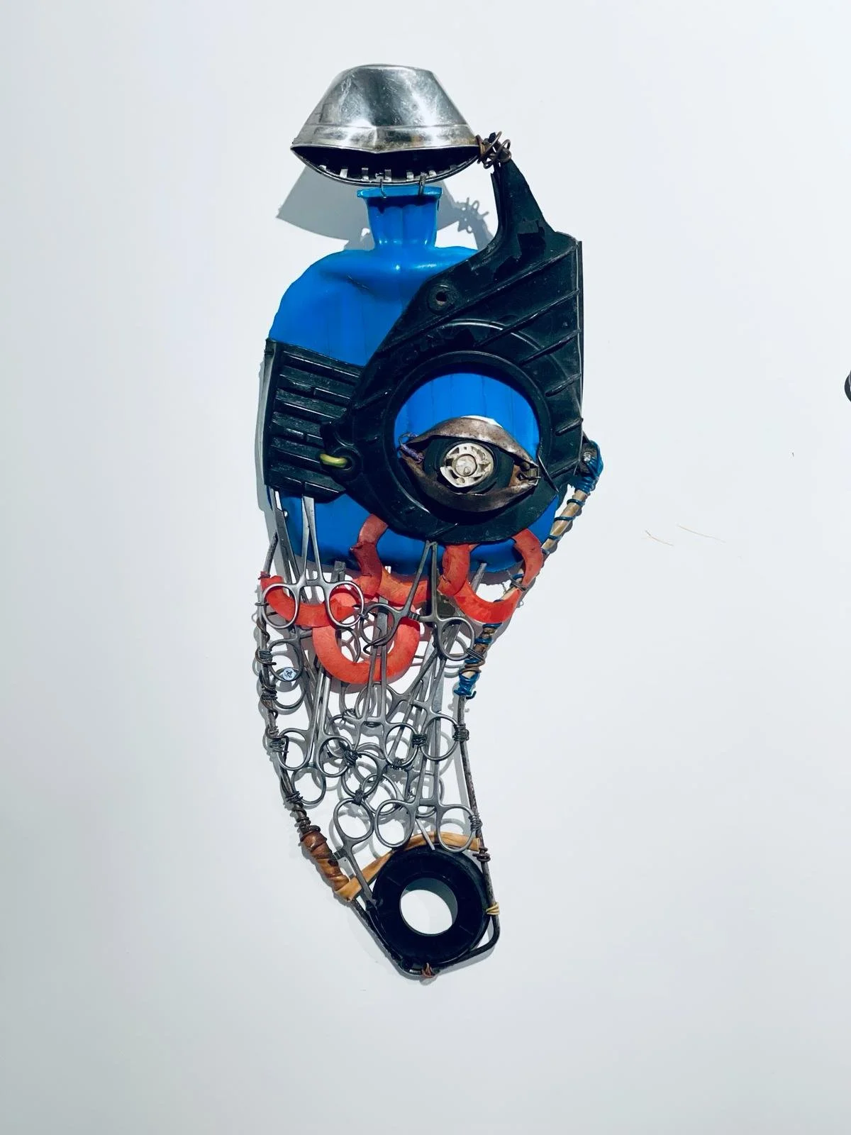 CLIVE MUKUCHA - Irremovable . Mask 3 - Found objects - size 58 x 22 x 7 cm | 650g - year 2017
